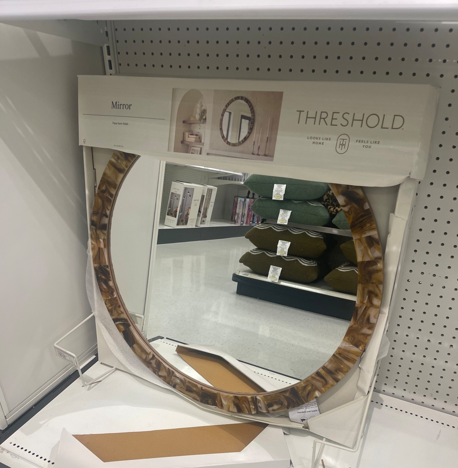 Round tortoise mirror 


