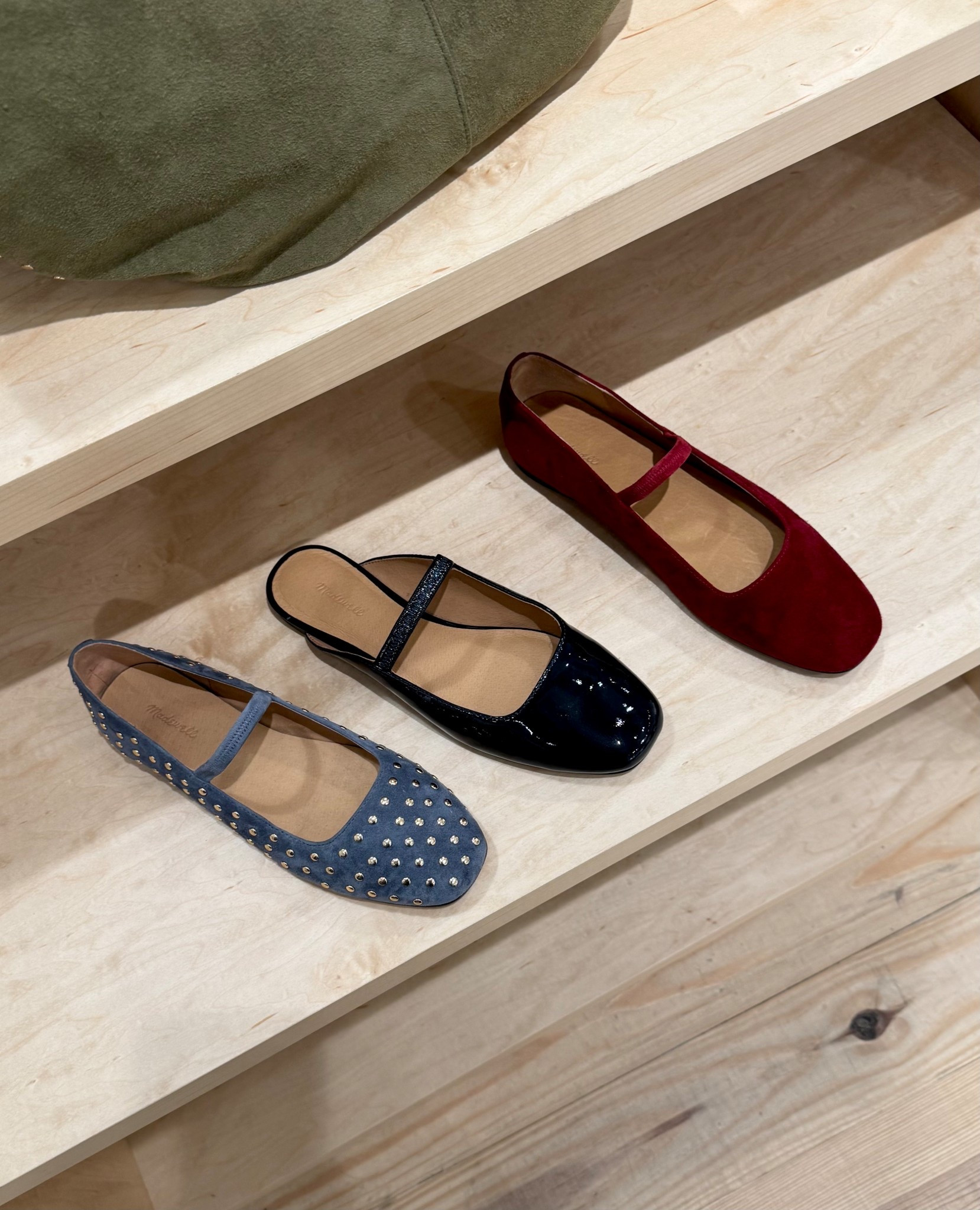 LTK x Madewell steals 🛍️✨
The cutest ballet flats I ever did see! 😍

➡️ Don’t miss out—Madewell sales are that good. Shop them now while they last!

#eanesinteriors #madewellstyle #madewellfinds #madewelljeans #balloonjeans #denimtank #madewellbag #stripedshirt #madewellsale #labordaysale #ltkfallfashion #ltkstyle #ltkunder100 #denimlove #neutralstyle #closetstaples #madewellcloset #ltkseasonalstyle


#LTKSaleAlert #LTKxMadewell #LTKStyleTip
