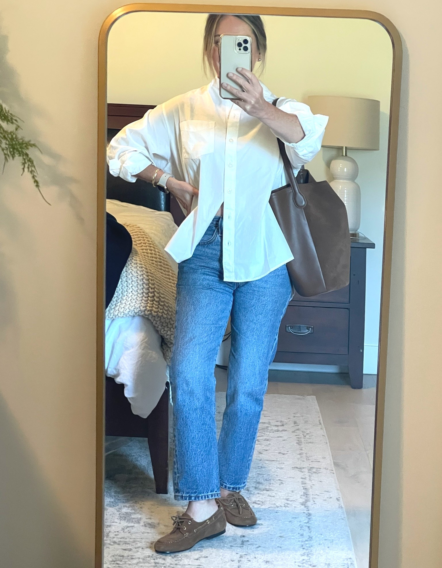 Classic look. Favorite crisp white button down (on SALE), classic Levi’s and suede boat shoes! 
#ltkover50 #petite #transitionalstyle

For ref -
Shirt - XSP (white fits smaller than the blue)
Jeans - 24 (tts)
Boat shoes - Sz 6.5, Acorn, sized up 1/2 size, very comfortable 
Bag - last season JCrew 


#LTKOver40 #LTKPetite #LTKFindsUnder50