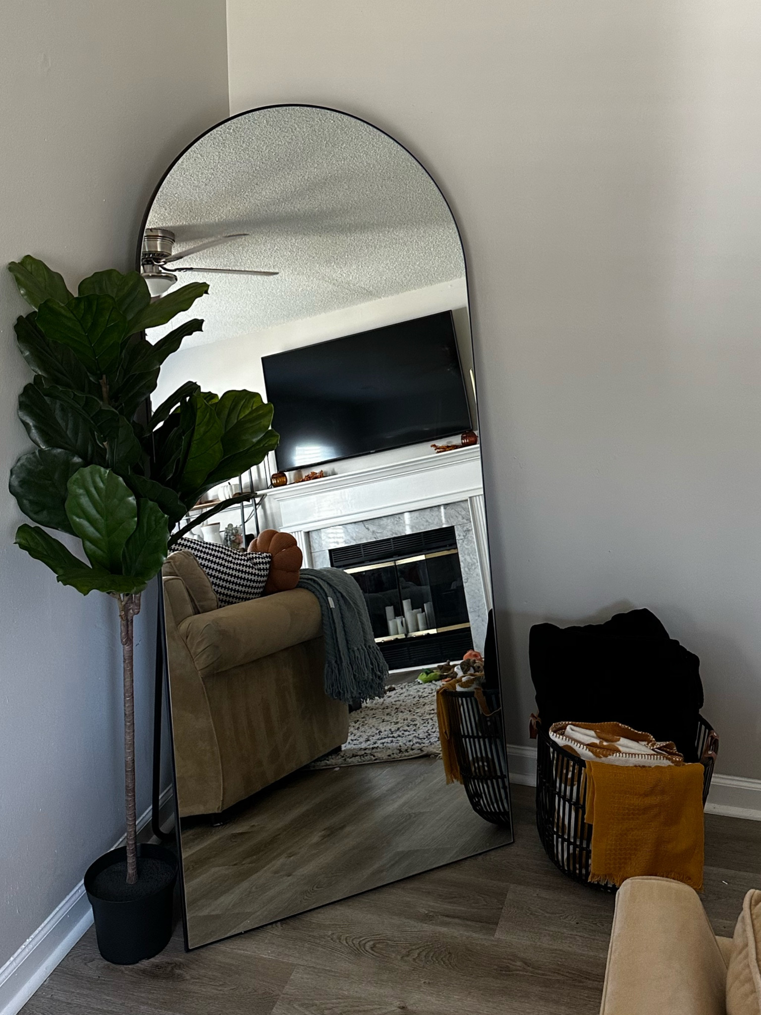 HUGE 71”x31” arched mirror from Walmart for only $150! 


#LTKHolidaySale #LTKhome #LTKGiftGuide