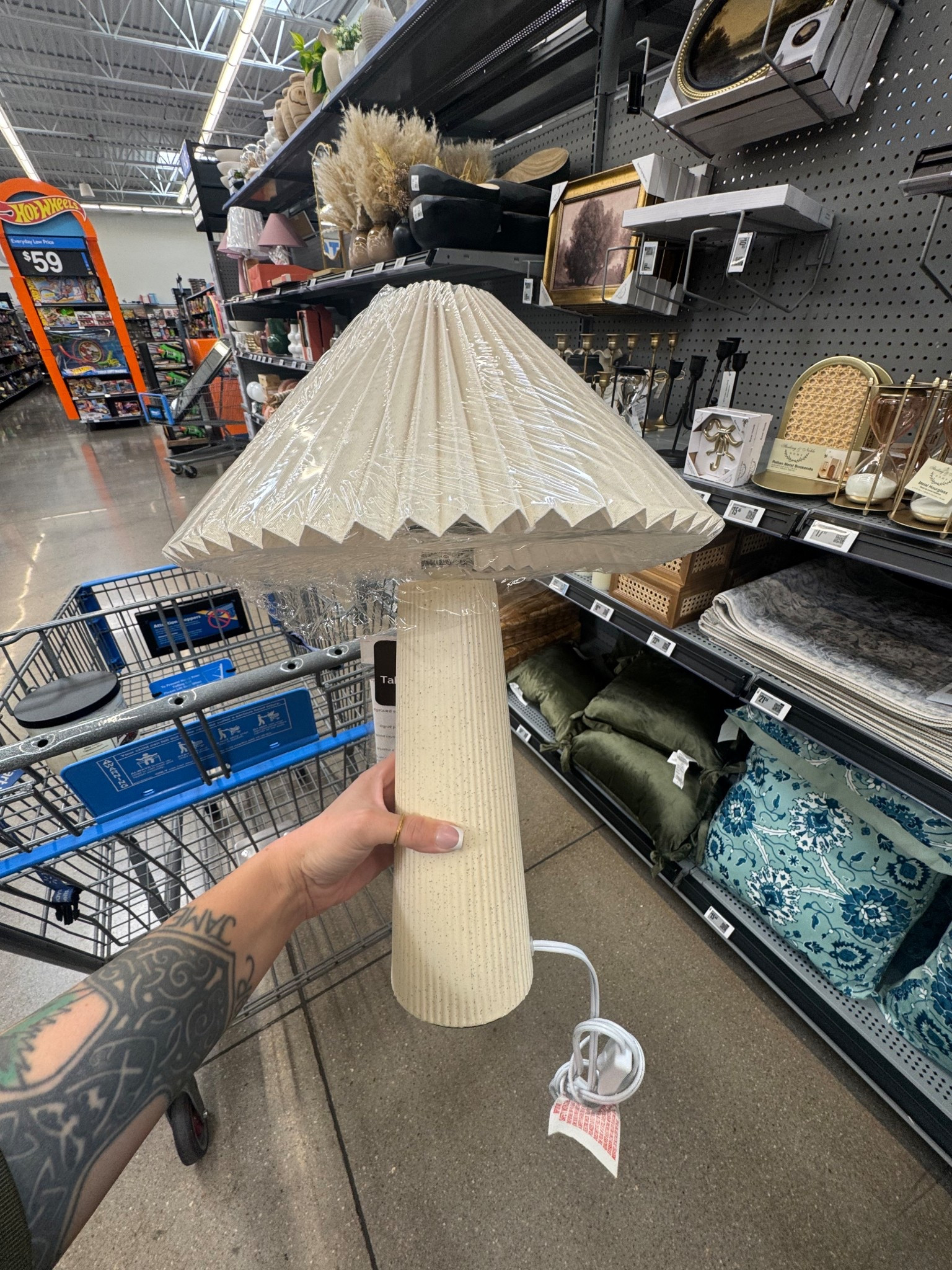 Pleated lamp perfection ✨ this one is giving major designer vibes for less.