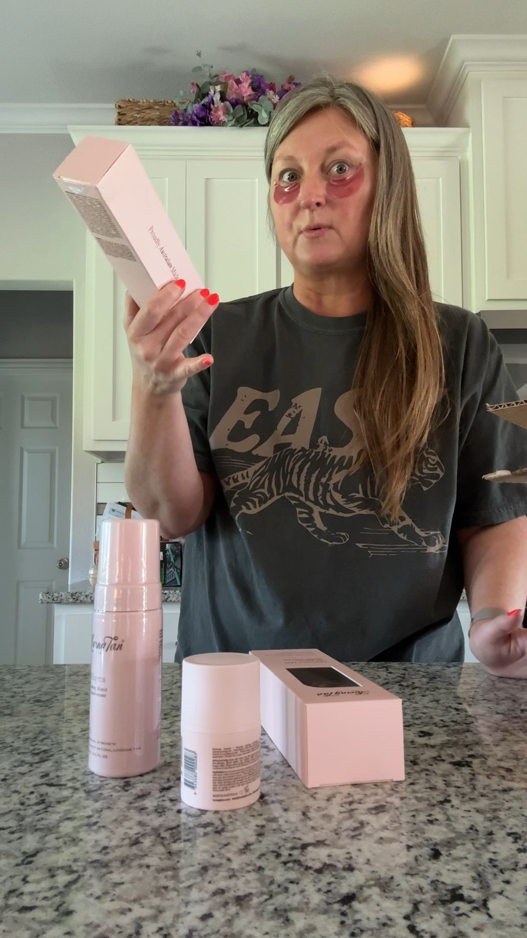 A fun little unboxing 🤎

@Loving Tan US  sent me their brand new 10-minute self tanner and I’m honestly so excited to try this because if it works… it’s a total game changer.

They also included their mousse and face tanning serum, which I can’t wait to test out too, but I’m most curious about the 10-minute tan 👀

I’ll report back, but linking everything here in case you want to check it out too.

#LTKOver40 #LTKselfcare #LTKBeauty