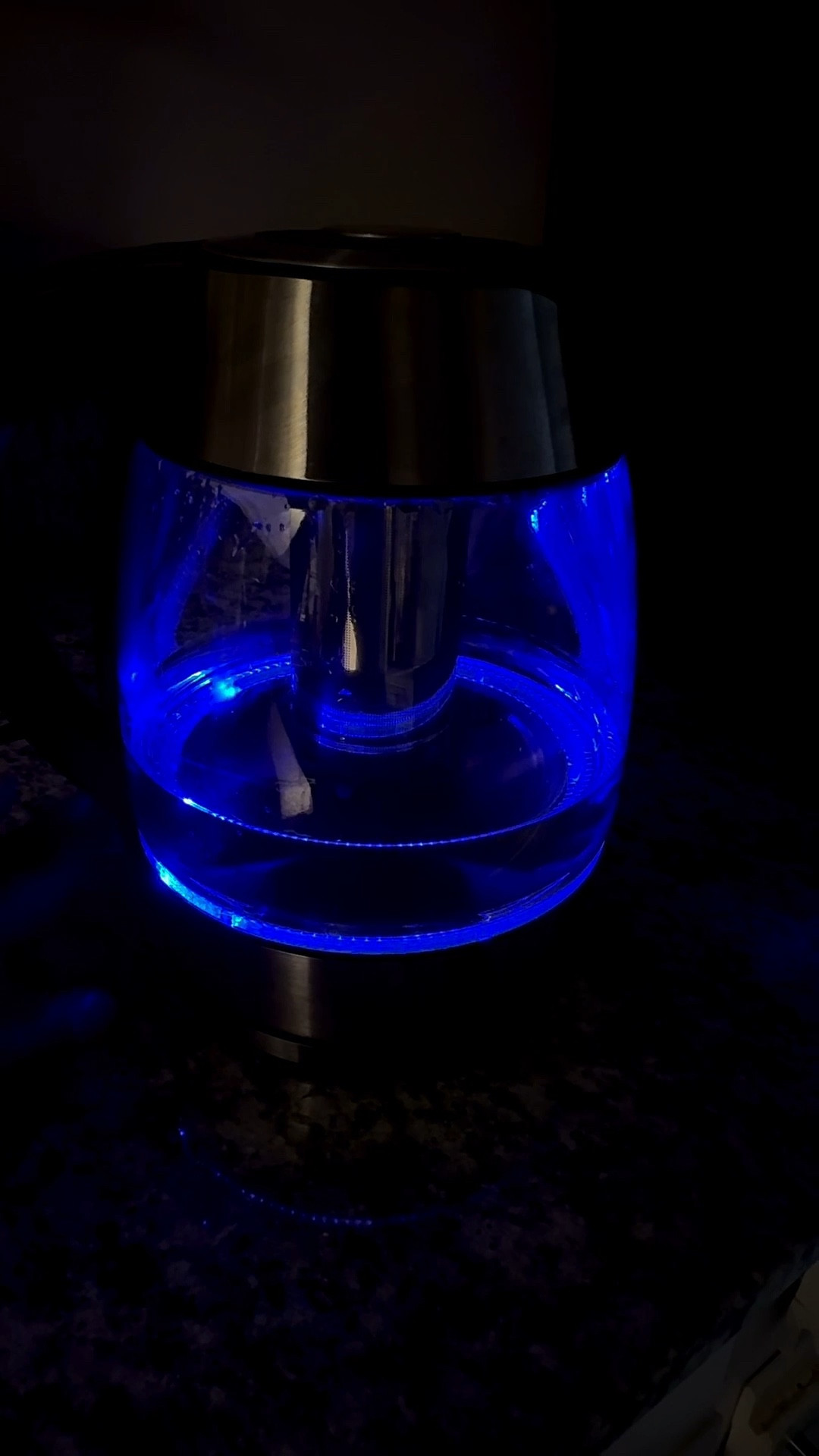 Late night tea is a must 🤍 10/10 recommend this electric kettle — super easy to use, heats up fast, and very affordable. Cozy nights done right ☕️✨

#LTKGiftGuide #LTKFindsUnder50 #LTKHome