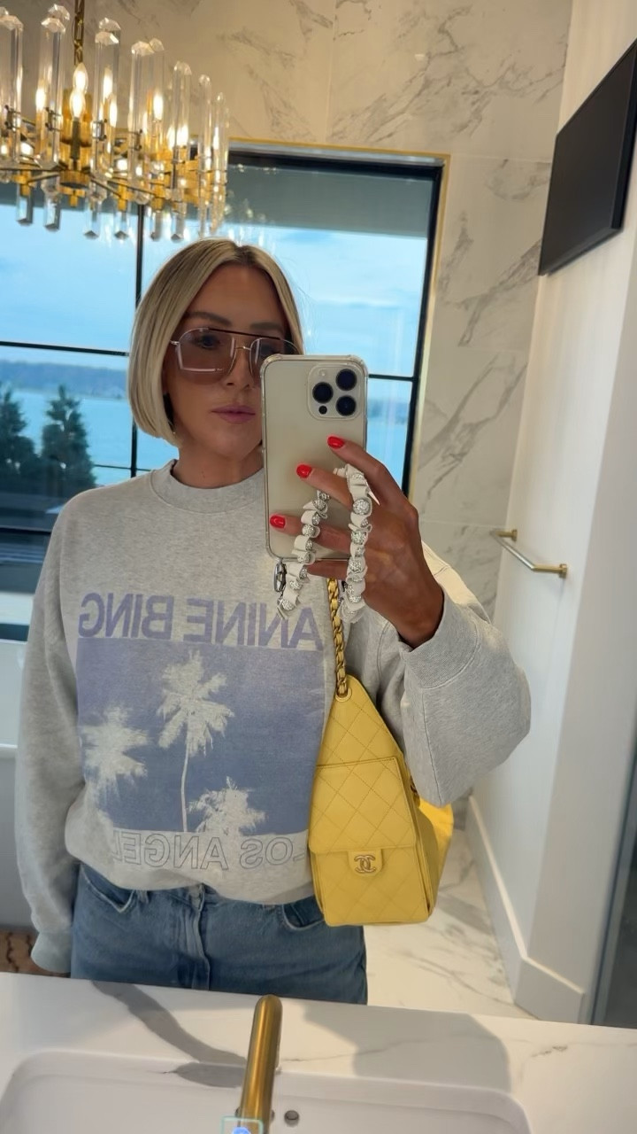 Perfect cool girl elevated casual sweatshirt to take you into summer! I’m in a small 