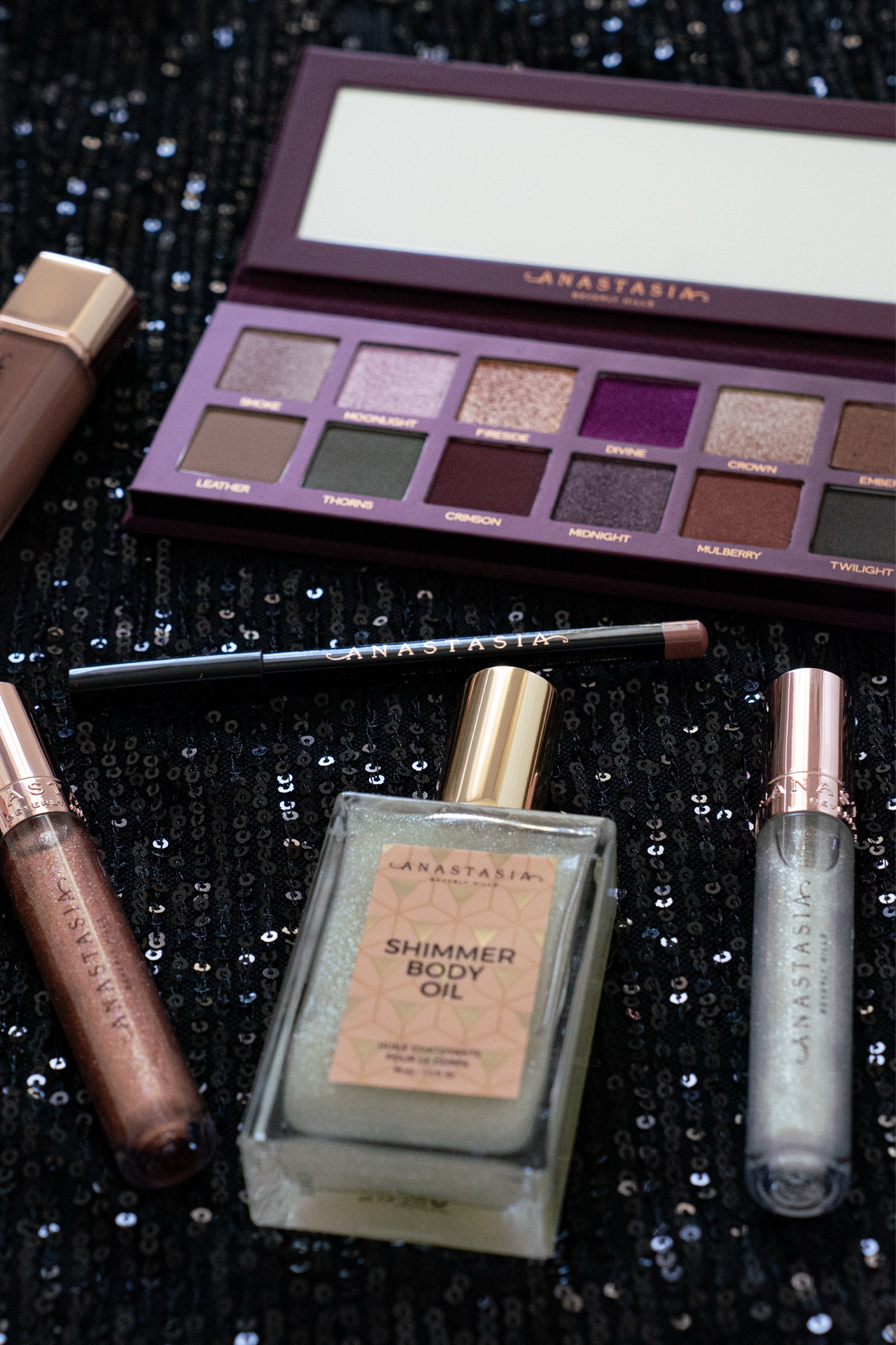 The holidays are right around the corner and ABH has the perfect gifts for all things beauty that bring festive cheer and glamour to your beauty routine.  #ad

#LTKBeauty #LTKGiftGuide #LTKHoliday