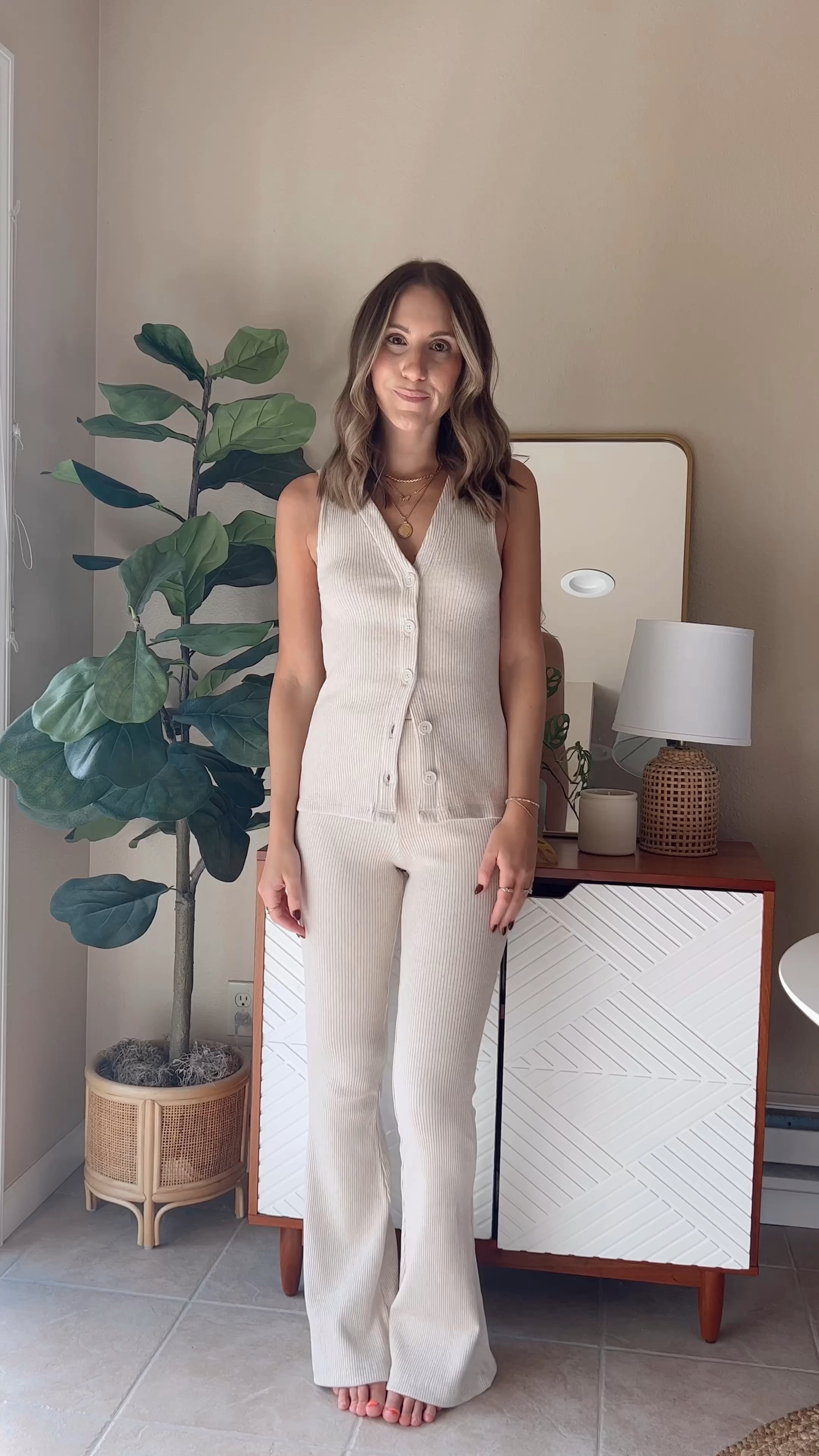 GDWM for the first day of fall🍂 taking my comfy knit set out and about! This outfit is also currently on sale!

Madewell / knit set / vest / denim button down / adidas / get dressed with me / fall outfit / transitional outfit / matching set 


#LTKSale #LTKstyletip #LTKfindsunder100