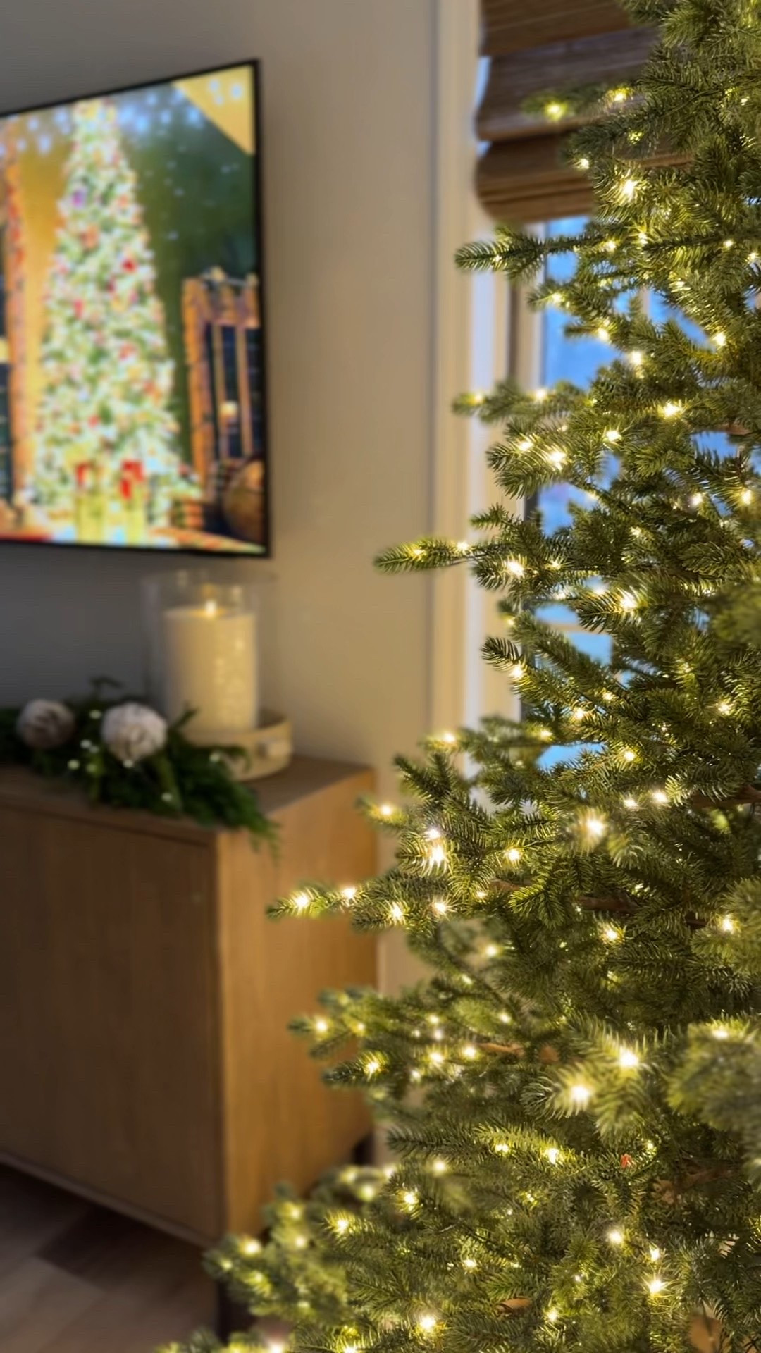 Christmas decor neutral home 

#LTKSeasonal #LTKHoliday