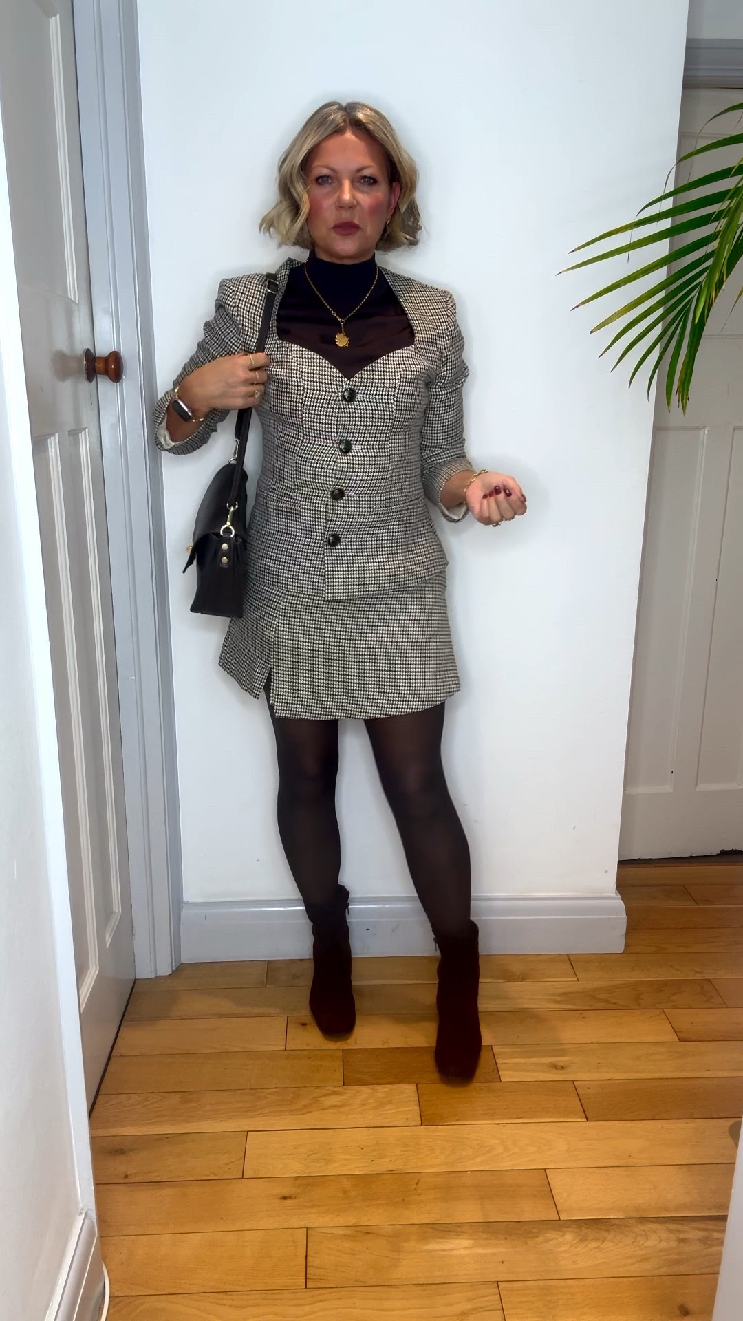 This liitle skort & jacket has had so much love so resharing here! 

I’m in the M 
Im a usual  10-12 
5ft 6
Comes up big on boobs but im still not 34c 