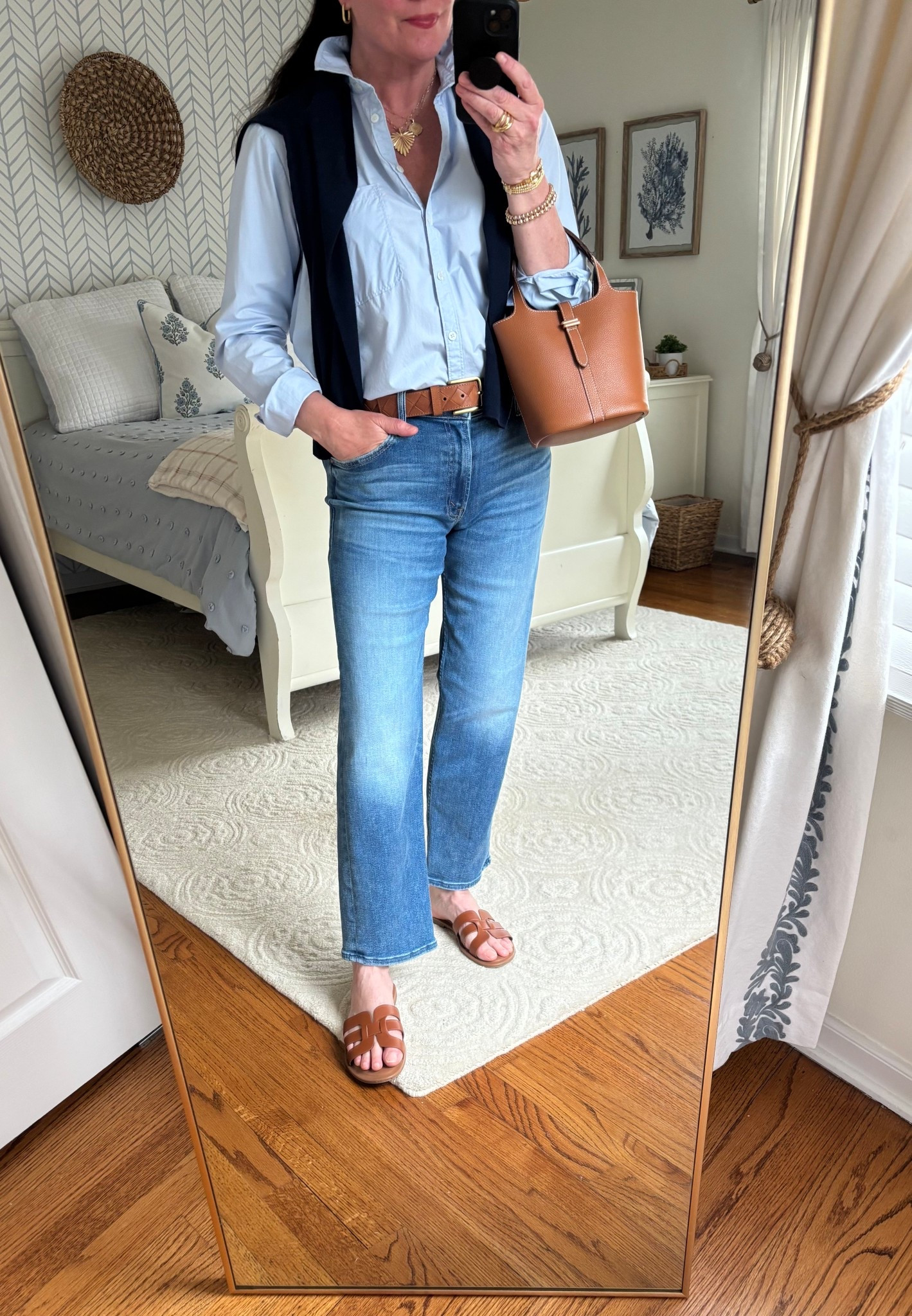 Loving these new jeans! A perfect straight leg with lots of stretch and a comfortable fit. Also comes in white. 