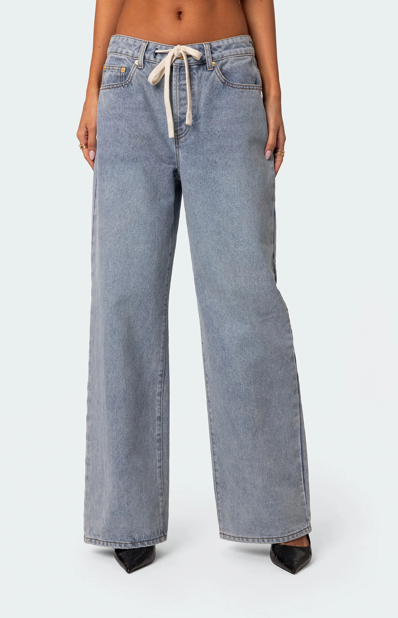 Edikted Women's Wynn Low Rise Oversized Jeans in Light Blue - Size XS | PacSun