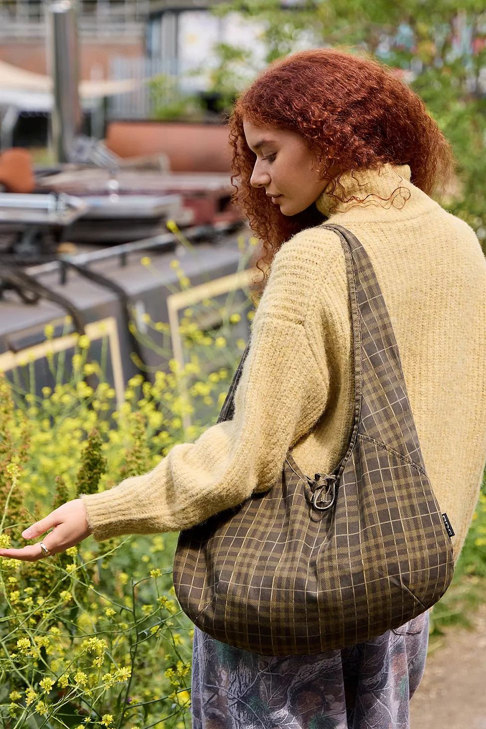 BDG Flo Canvas Slouch Tote Bag | Urban Outfitters UK