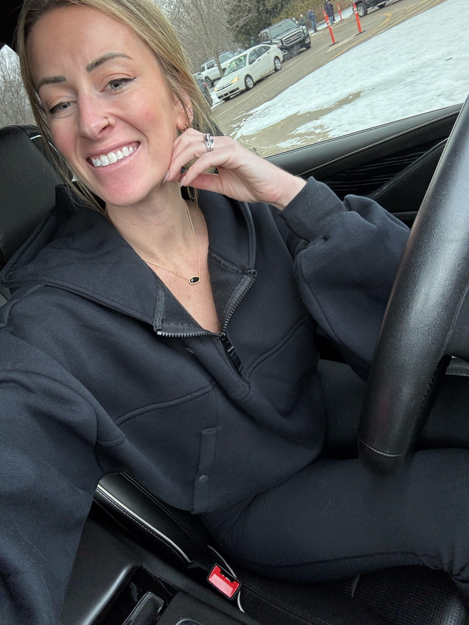 Blogilates pullover scuba dupe at target by the crested of popflex
Activewear and black pullover quarter zip with hood
Sporty mom style 