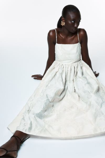 Trägerkleid aus Jacquardstoff | H&M (DE, AT, CH, NL, FI)