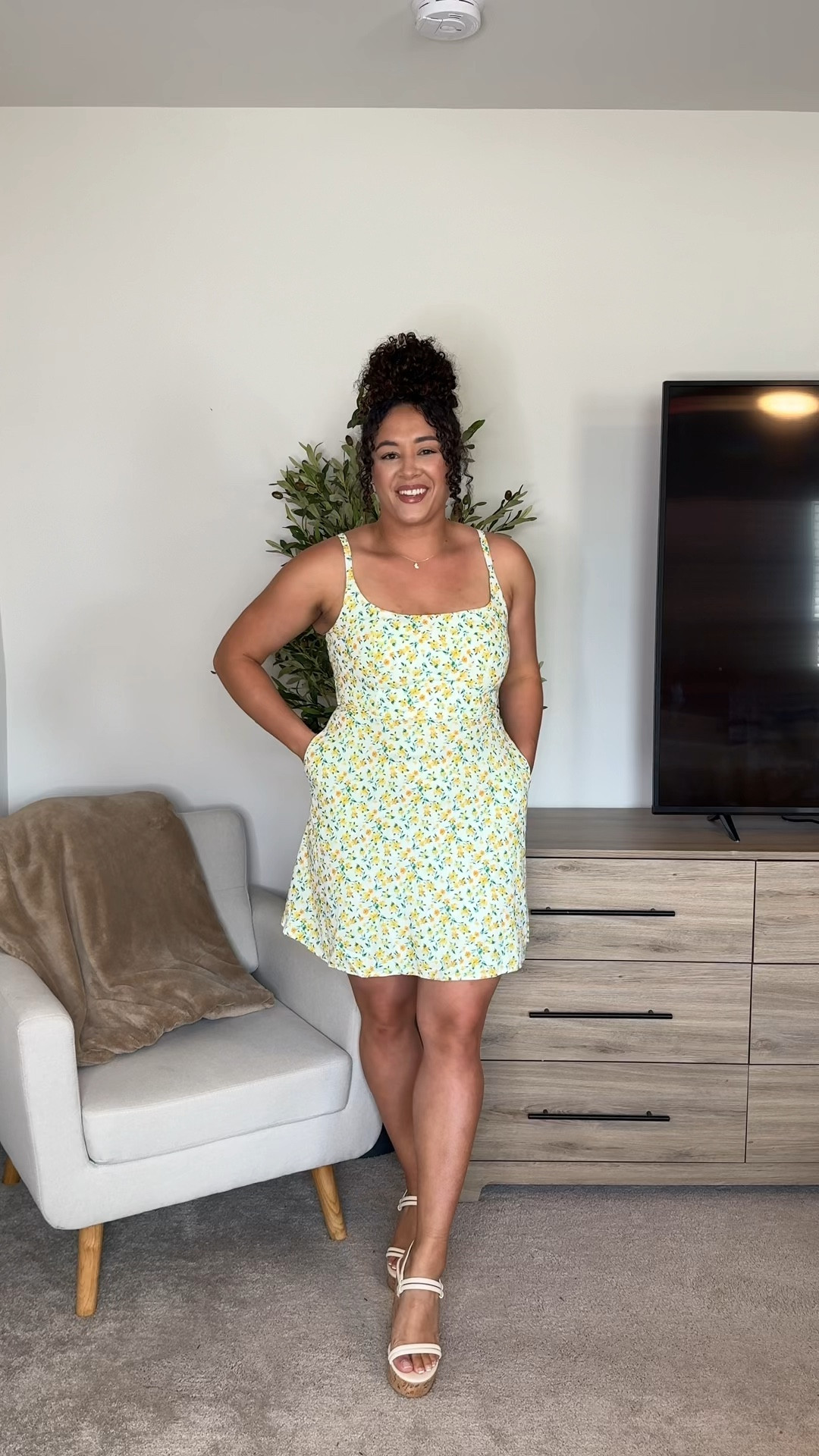 I’m wearing a size medium but should have done my regular size large this one has no stretch in the waist. #oldnavy #oldnavystyle #oldnavyhaul