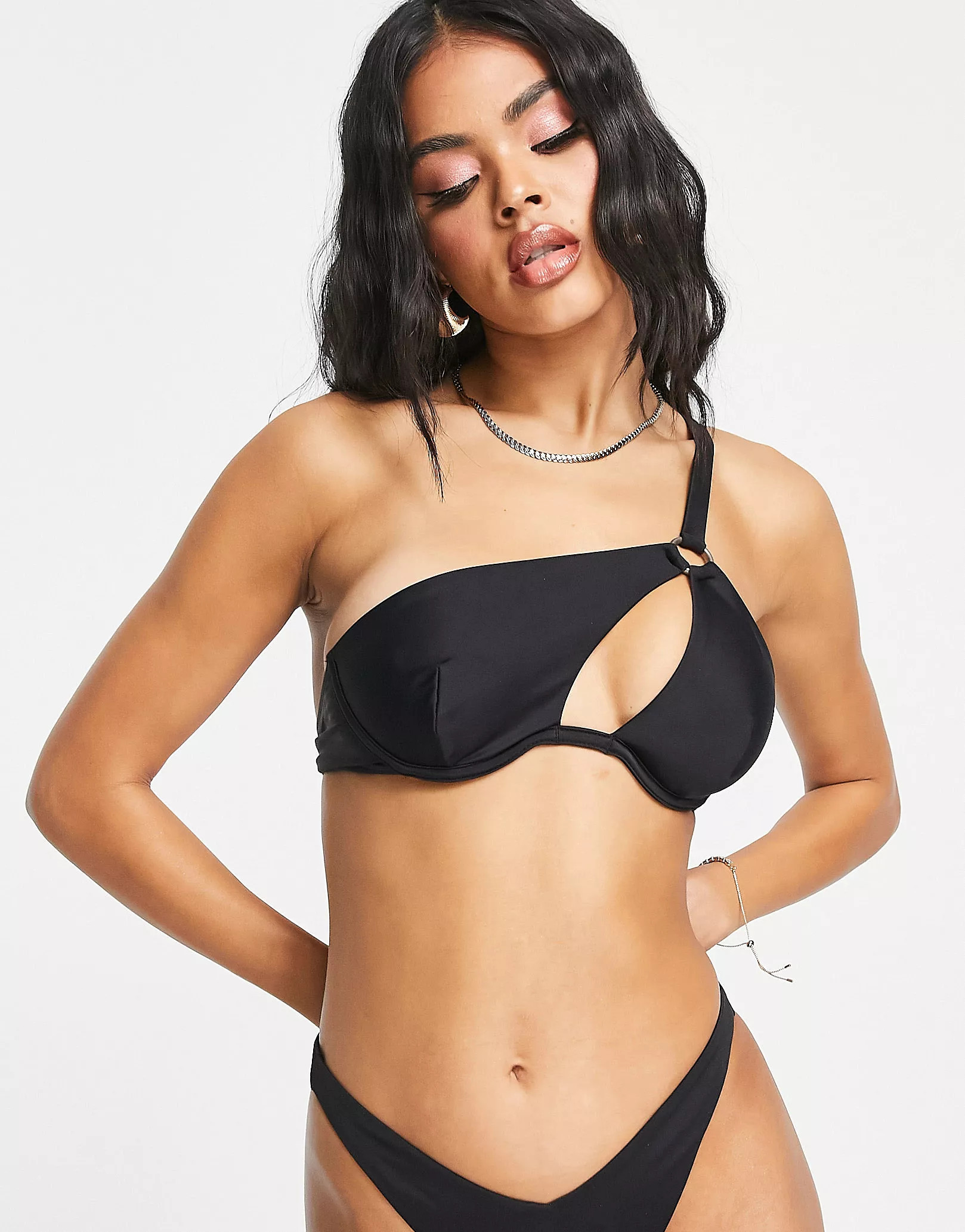 ASOS DESIGN – Mix and Match – Elastisches Bügel-Bikinioberteil in Schwarz mit One-Shoulder-T... | ASOS (Global)