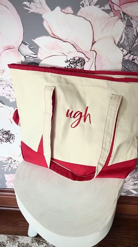 Just got my custom made ‘Ugh’ tote bag and literally obsessed with it!!!

#Etsy #totebag #bag #purse #tote


#LTKItBag #LTKFindsUnder50 #LTKVideo