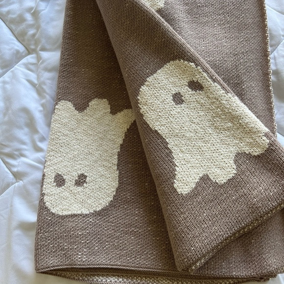 Tan/ cream/ beige/ ghost throw blanket !! 👻 | Poshmark