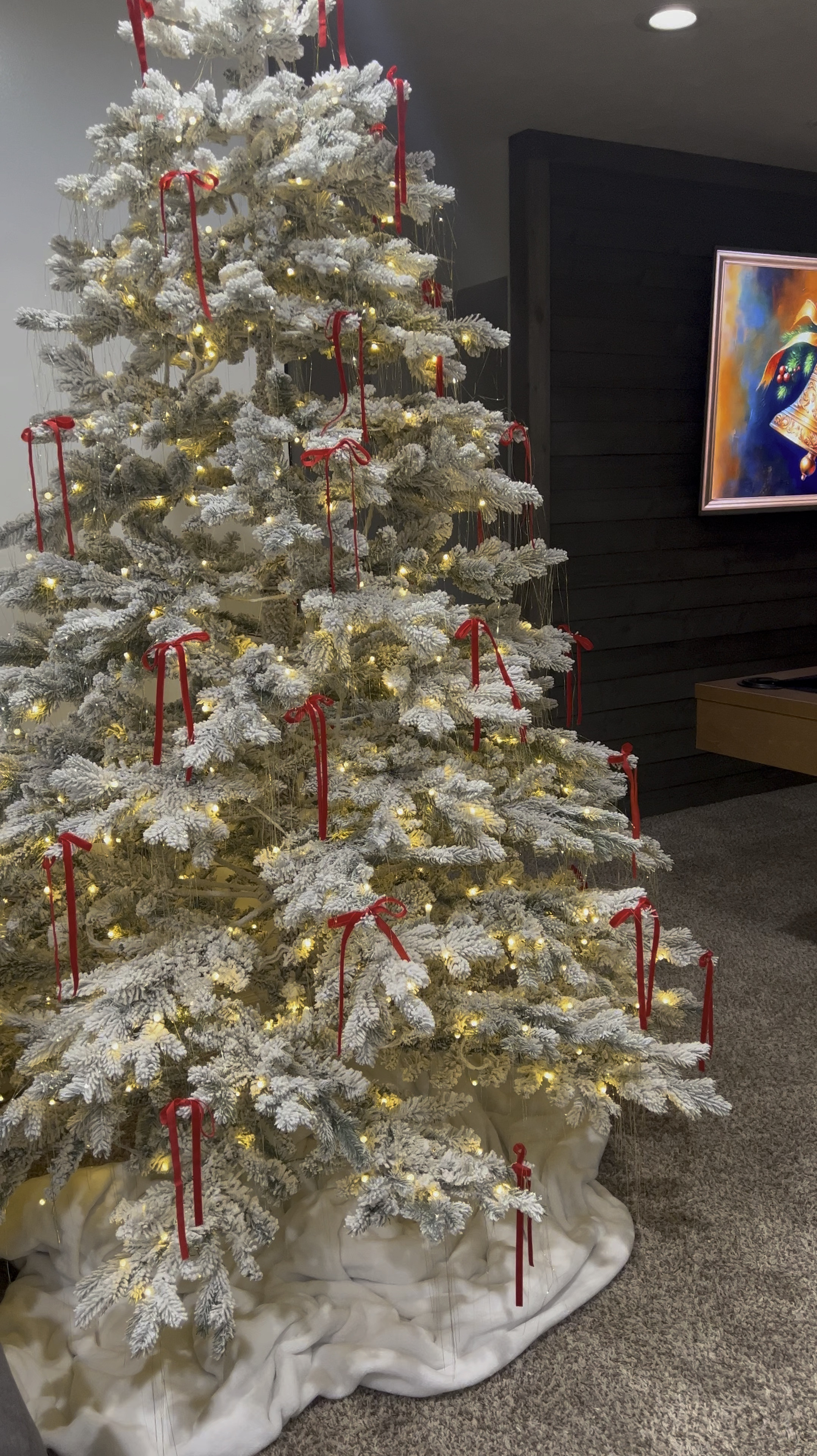 Minimalist Christmas Tree

Ribbon, gold tinsel, gold icicles, King of Christmass

#LTKSeasonal #LTKHoliday #LTKHome