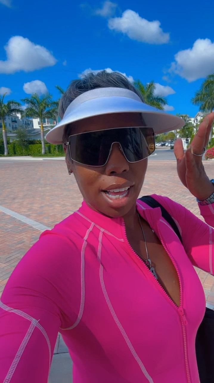  Stay Cool in the Heat! 😎🥵 This is by far one of my favorite pieces of the summer for fitness. Also, the sunglasses! 😎

#LTKActive #LTKSaleAlert #LTKFitness