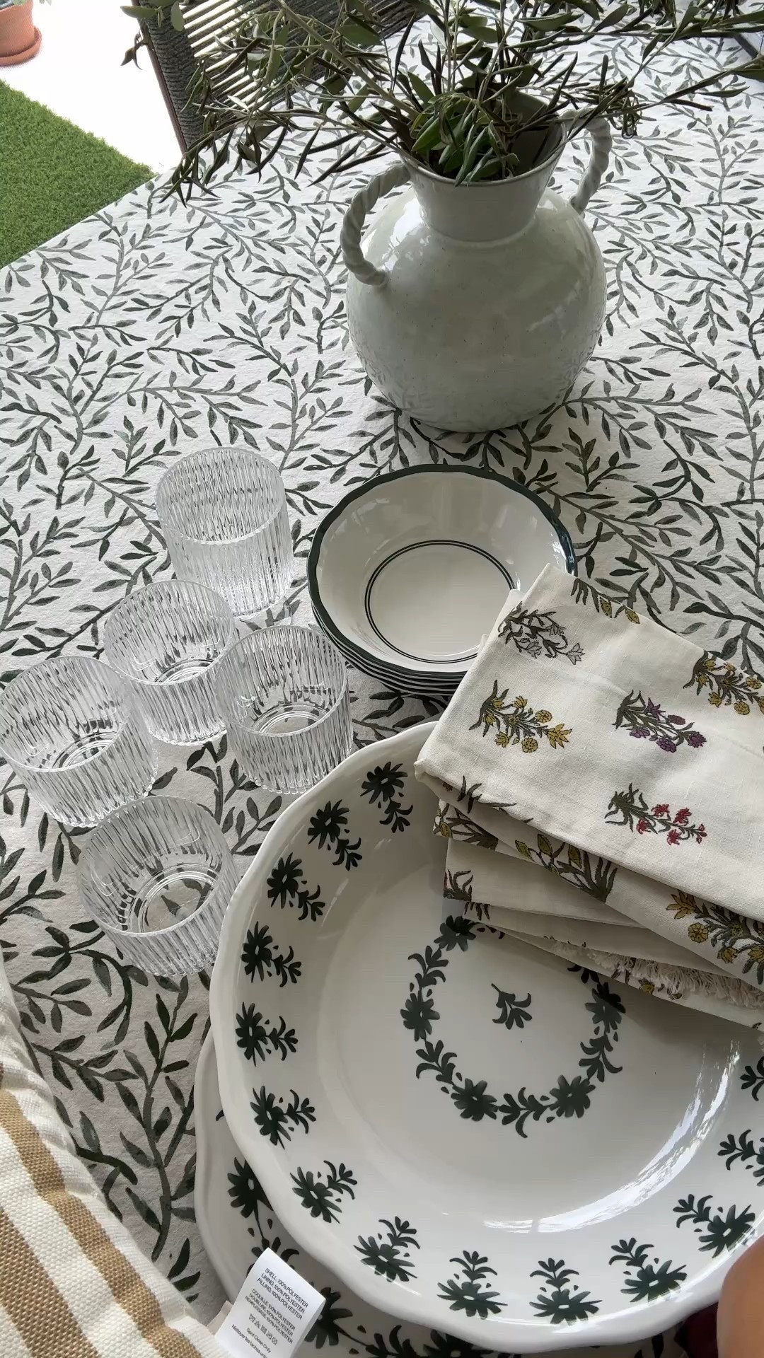 Unboxing of the new items from McGee & Co that’s perfect for outdoor entertaining 💛 do not miss out on the sale. 


New Vision Home 
@mcgeeandco

#LTKSummerEdit #LTKHome #LTKSeasonal