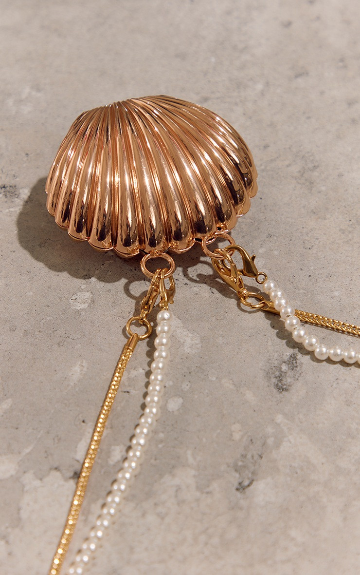 Gold Pearl Chain Shell Crossbody Purse | PrettyLittleThing US