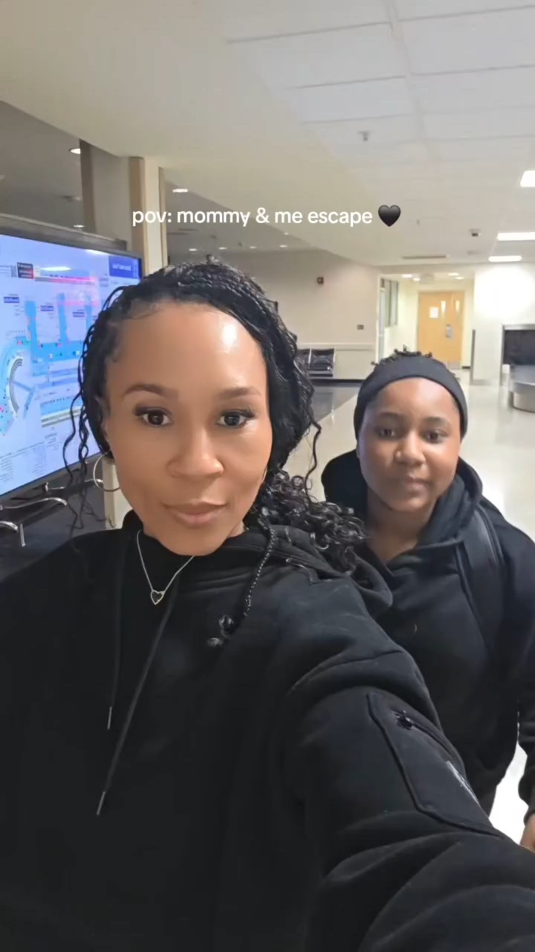 Texas we here!!!🖤 My @comfrt Airport hoodie set was clutch. My daughter is rocking their classic hoodie!

#LTKmomlife #LTKootd #LTKTravel