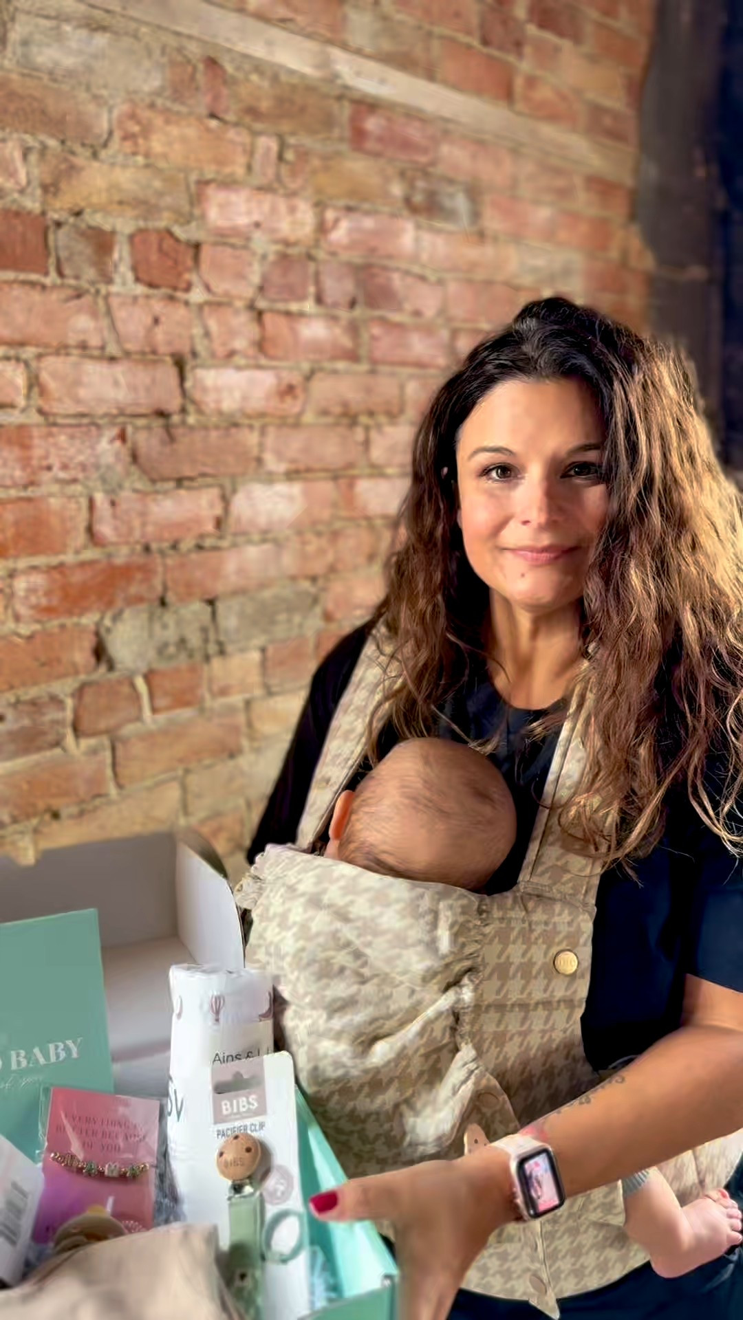 If you’re looking for an easy, actually useful gift for a new mom — this is such a good one 💛
This is the Bitsy newborn gift box from Bump Boxes, and I love how thoughtfully everything is put together. Nothing random, nothing that’ll just sit in a drawer. It’s the kind of box you can gift and know it’ll get used right away.
Perfect for:
• baby showers
• postpartum gifts
• sending to a new mom who lives far away
• or just treating yourself (because yes, that counts)
The box itself is a $75 value, but you can grab it for $45 with my code MAMA10.
They’re also running their winter sale, and my code works site-wide — including their trimester subscription boxes, which make such a sweet ongoing gift. 🤍


#LTKmomlife #LTKBump #LTKBaby