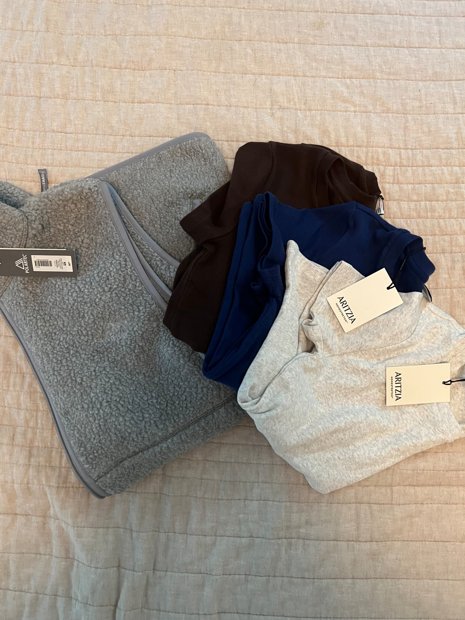 Aritzia mom fashion 