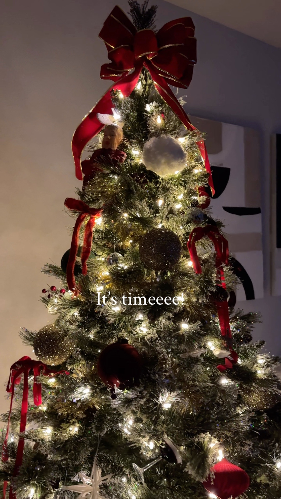 It’s timeeeee! Will forever be obsessed with my Christmas tree! I love the velvet textures  with the subtle personal ornaments & adding the velvet bows was the perfect addition. 


Fake Christmas Tree | Christmas Tree Decorations | Christmas Ornaments 

#LTKHoliday #LTKSeasonal #LTKHome