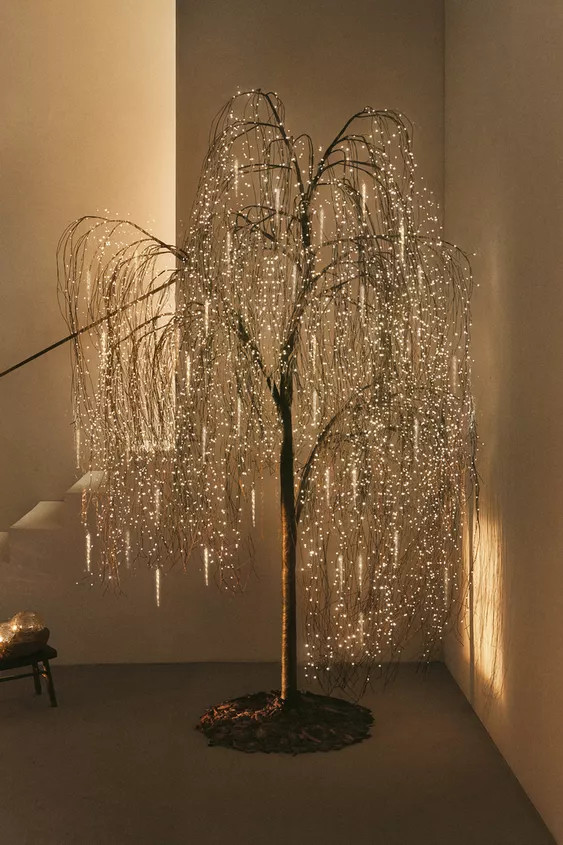 CHRISTMAS WILLOW TREE WITH LED LIGHTS (180 CM) | Zara UK