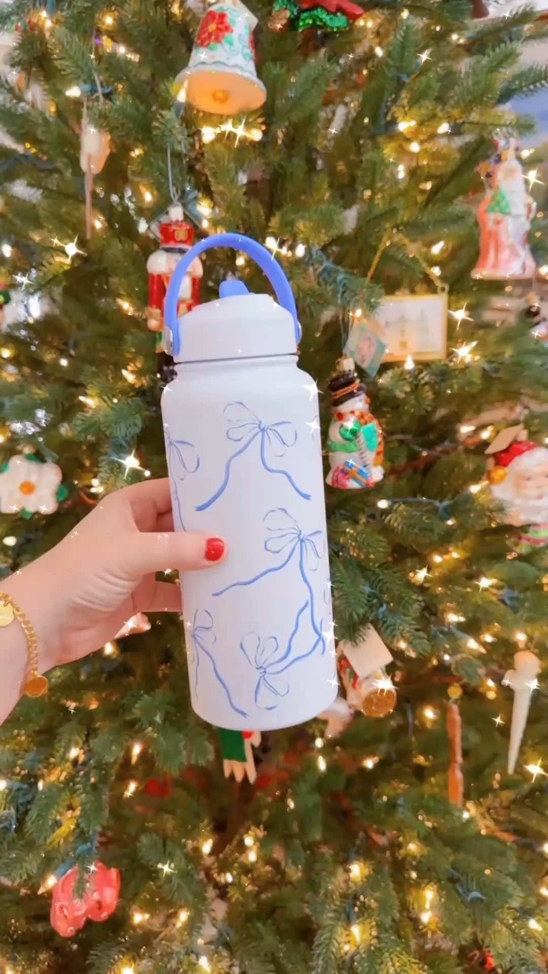 and how cutie is this blue ribbon water bottle 💦 
I got from a secret santa?! 🎅🏻 🎁 Obsessed!! 😍 