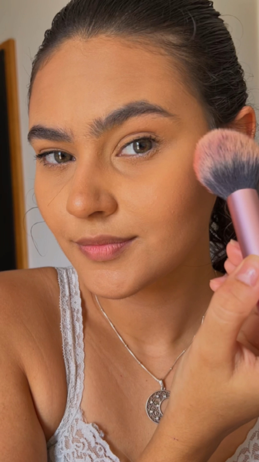 Testando com vocês esse blush nada básico da #marimariamakeup 

É um blush vermelho, sem brilho! Eu achei PERFEITO! ✨ e vcs? 


#blushvermelho #blush #marimaria #DesafioDaLTKCon2024 

#LTKbeauty #LTKbrasil