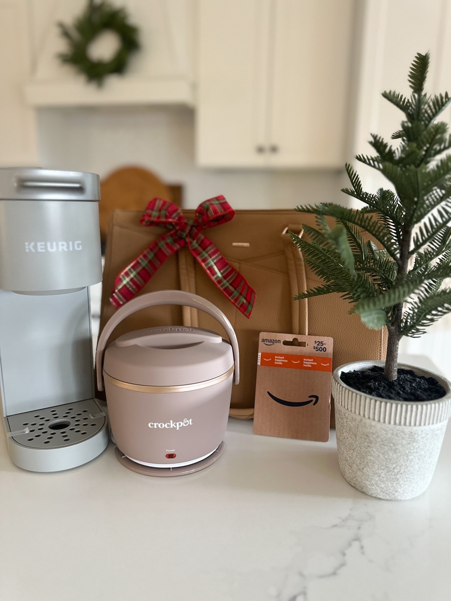 Teachers deserve the best - here’s some thoughtful teacher-inspired gift ideas!

🎁 Comment GIFTS for the links.

#LTKGiftGuide #LTKHoliday #LTKSeasonal