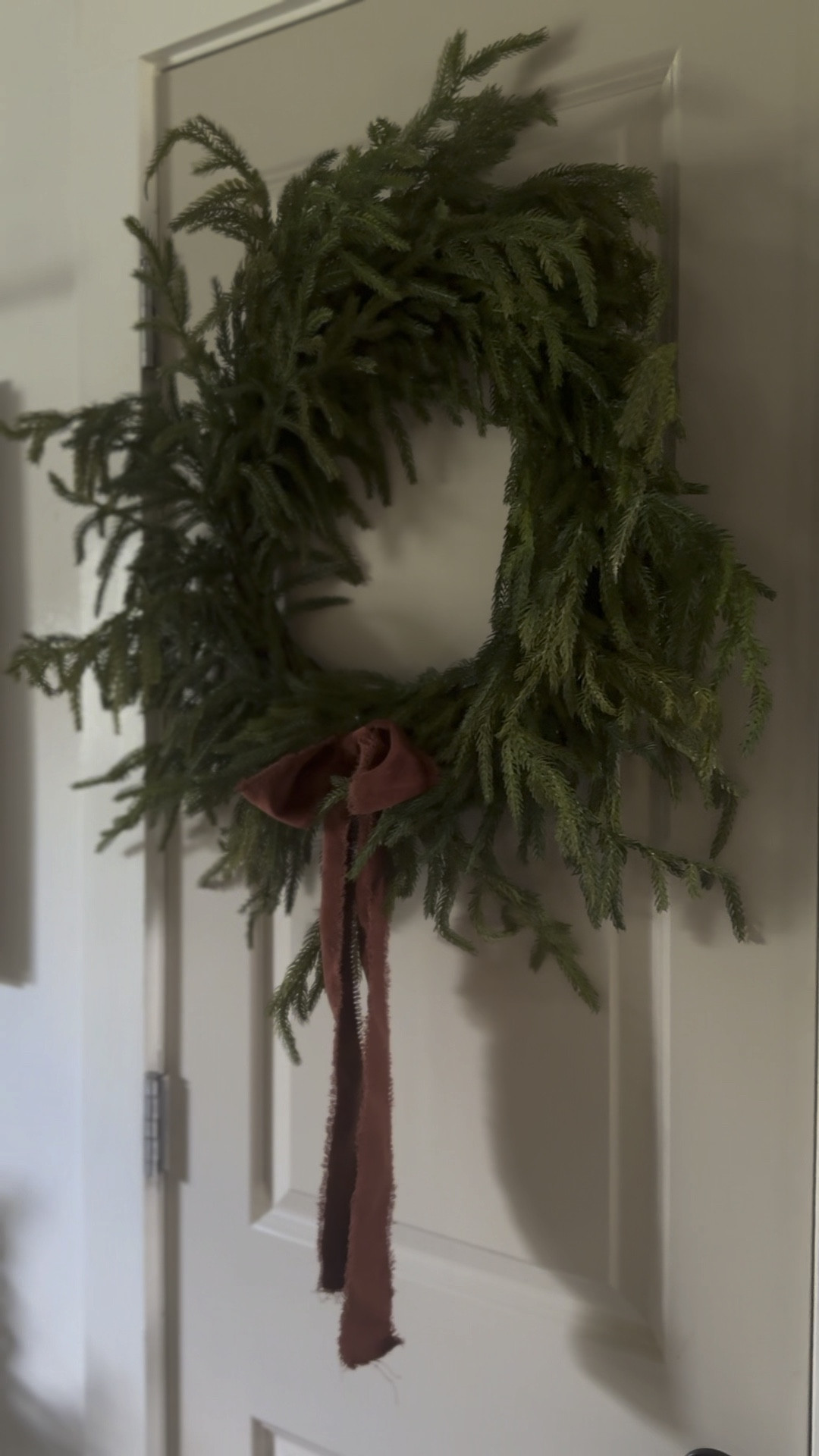 One of my favorite Christmas wreath to decorate for the holiday season✨

#christmas #christmaswreath #christmasdecor #interiordesign #christmasgreenery #greenery #homedecor #interiorinspo

#LTKHome #LTKVideo #LTKHoliday