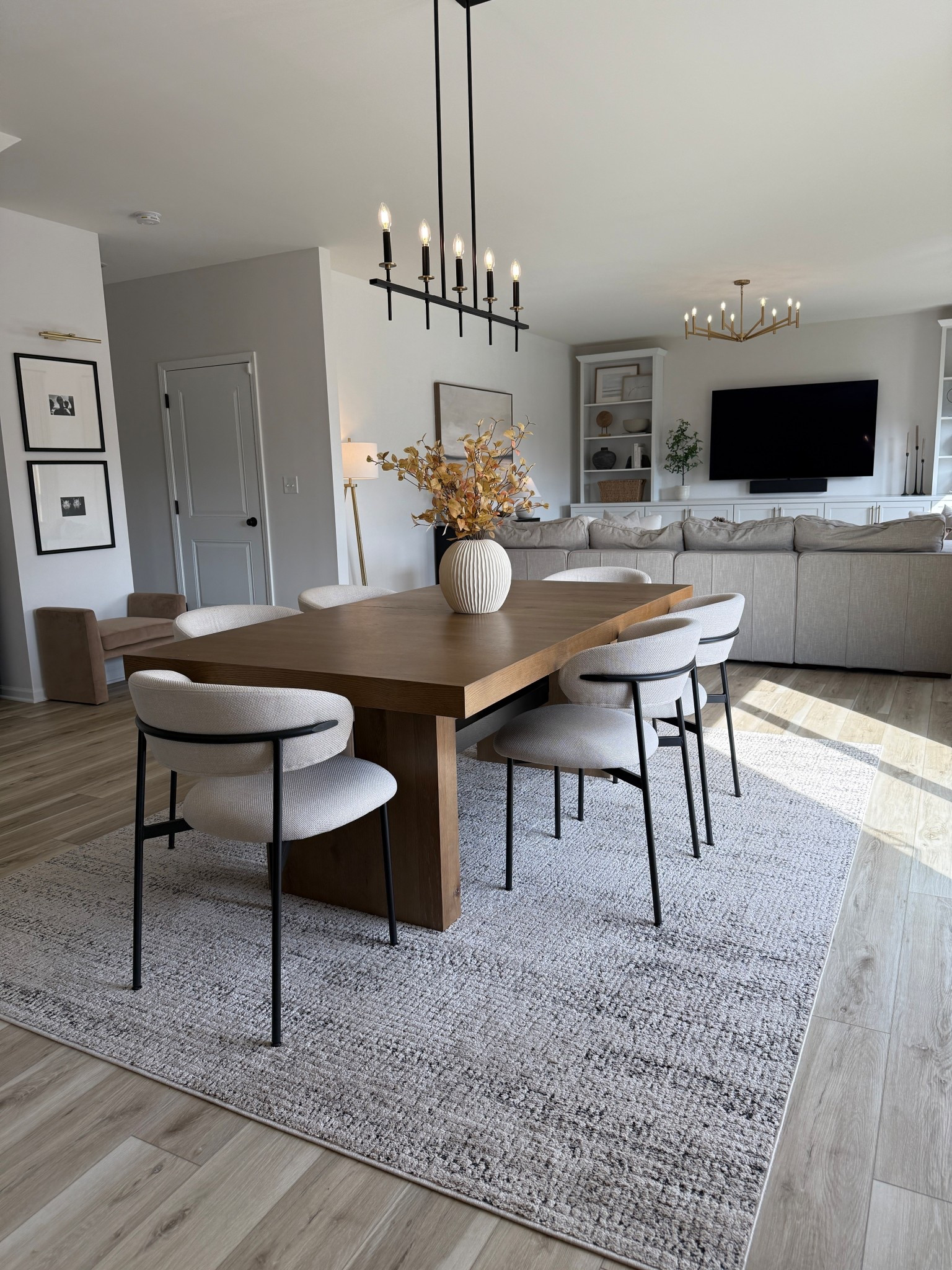 Dining room decor! I have the 7-10x10 size rug 


#LTKHome #LTKSaleAlert