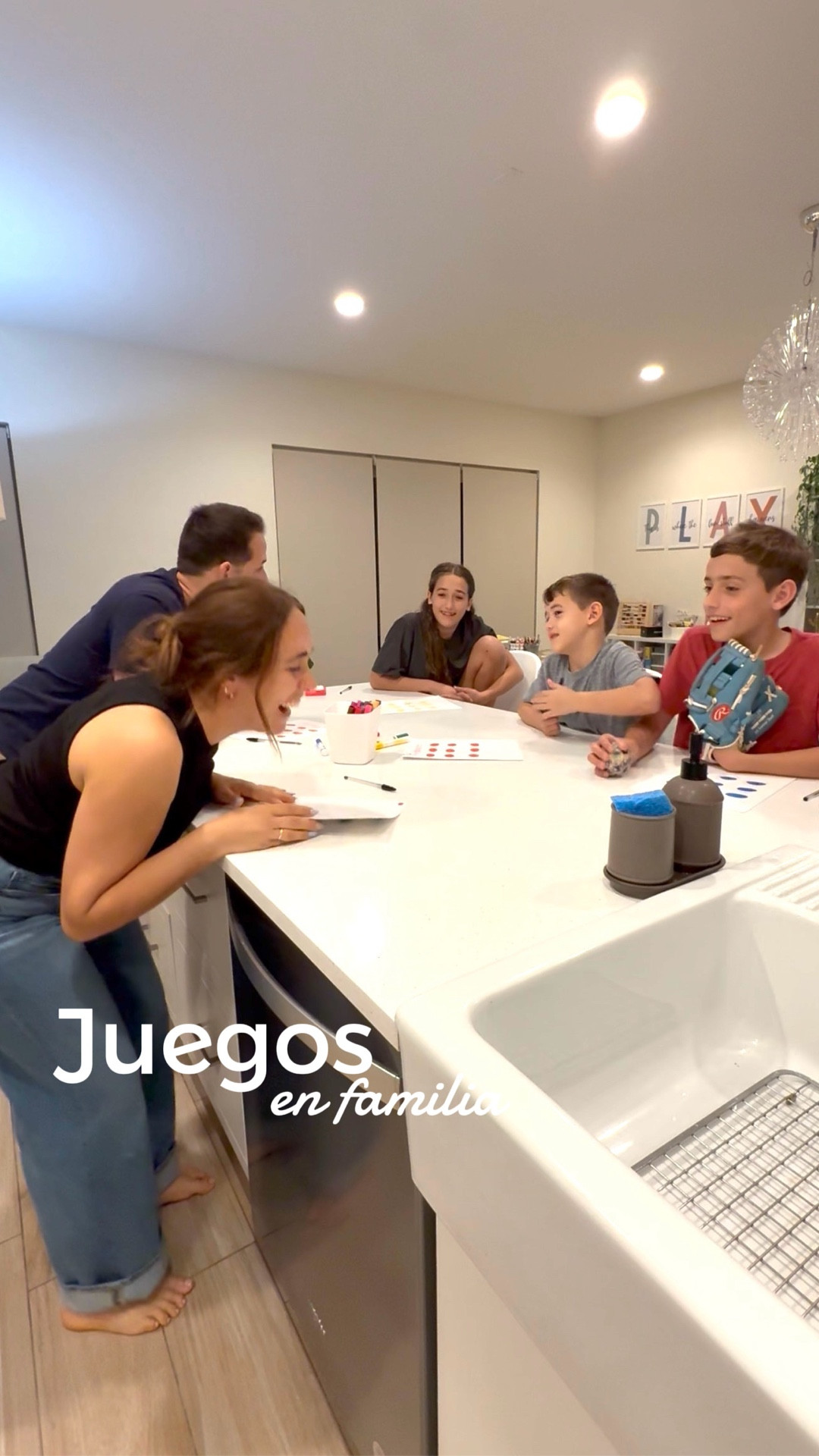 Amamos hacer juegos en familia. Encontré en redes sociales este “boceto” de una artista plástico y decidí convertirlo en nuestro juego en familia. Resultó ser un hit! Inténtalo !!!

#LTKmomlife #LTKKids #LTKdayinmylife