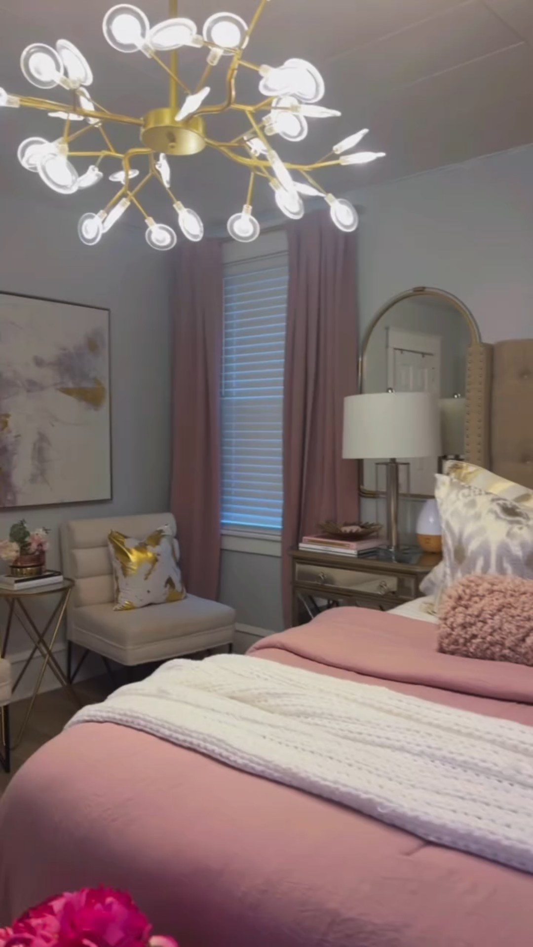 Hello IG friends! 
Listen to this ...,,,,
After sleeping on "Helix Birch Luxe Natural" @helixsleep mattress for over a month now I have to give my testimony .
Need a new mattress? Take a look at what Helix has to offer!
Mattresses tailored to YOUR needs
3 tiered collections (Core, Luxe & Elite)
Design & manufacturing in our Arizona factory Fast, free, no-contact shipping
🛏️Did you know an adjustable base can help 👨🏾‍🦽👨🏻‍🦽‍➡️reduce back pain, snoring, poor circulation, and more?
🦵🦶Helps relieve back & joint pressure
👃🏽Can decrease snoring & sleep apnea
🩸Encourages blood flow to reduce swelling
Multi-intensity massage functionality
📱Remote control and memory settings
Fits standard mattress sizes

#helix #helixmattress #mattressinabox  #adjustablebase #bedroom #comfort  #helixsleep 
like✨Comment✨Share✨
Follow @angedvabdecor for more inspiration 
click on my linktree to shop 🛍️
my home 🏡