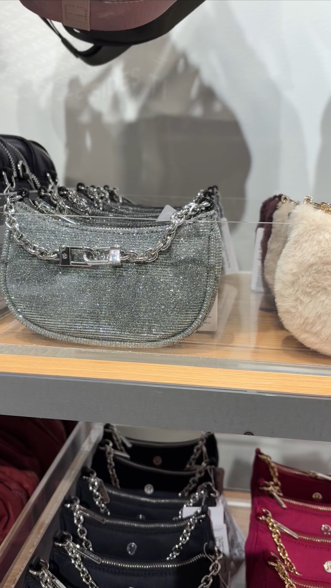 lululemon nano glitter bag 

#LTKGiftGuide #LTKHoliday #LTKootd