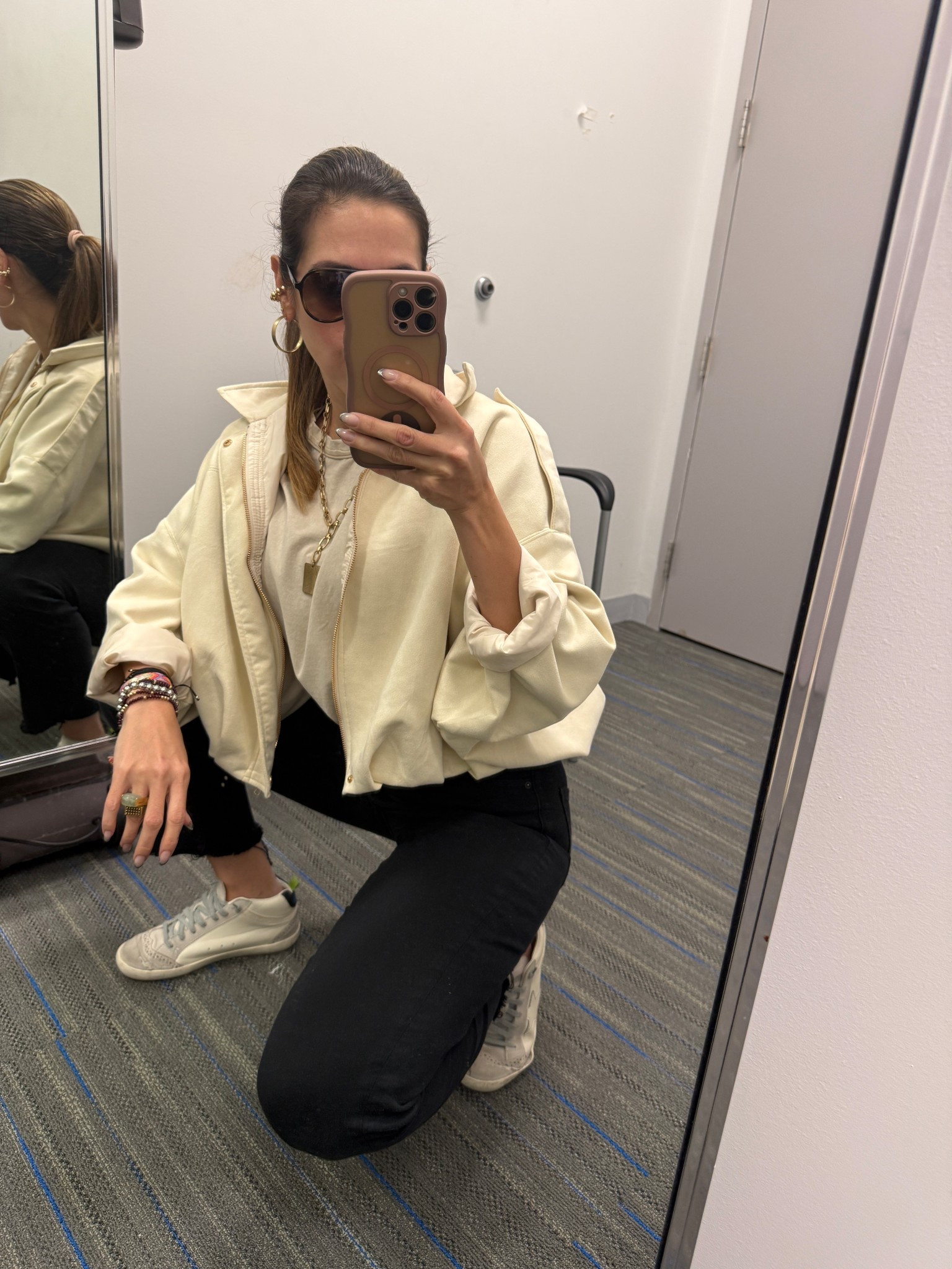 Armando Outfit con las piezas que ya has visto una y otra vez, sólo combinando colores y cambiando a uno que otro accesorio

Dime por favor que tú haces lo mismo! 
💋