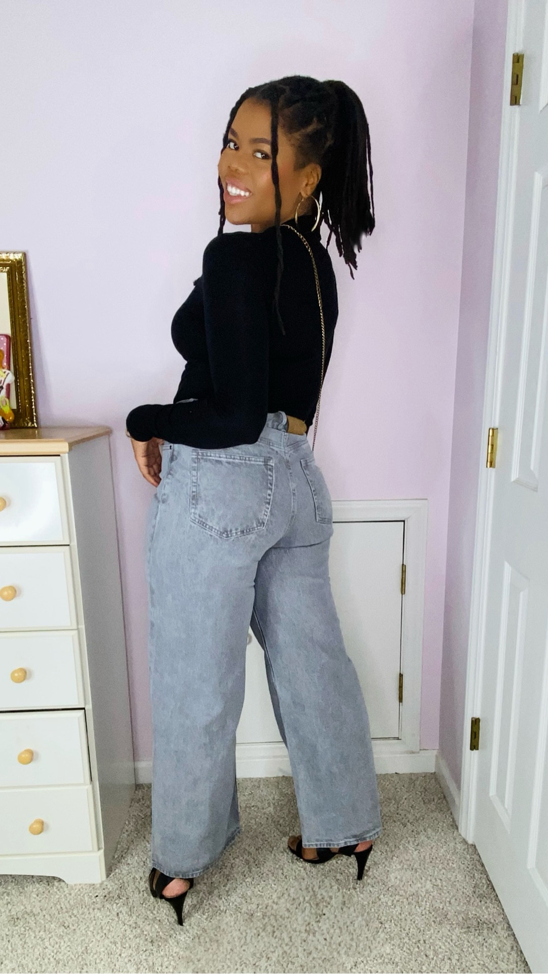 Love these figure flattering wide-leg jeans from amazon!🙌🏽

I’m 5’9, wearing a size 8

Color: Grey

The best part? The  added buttons that allow you to adjust the waist, I’m obsessed!😍


#LTKootd