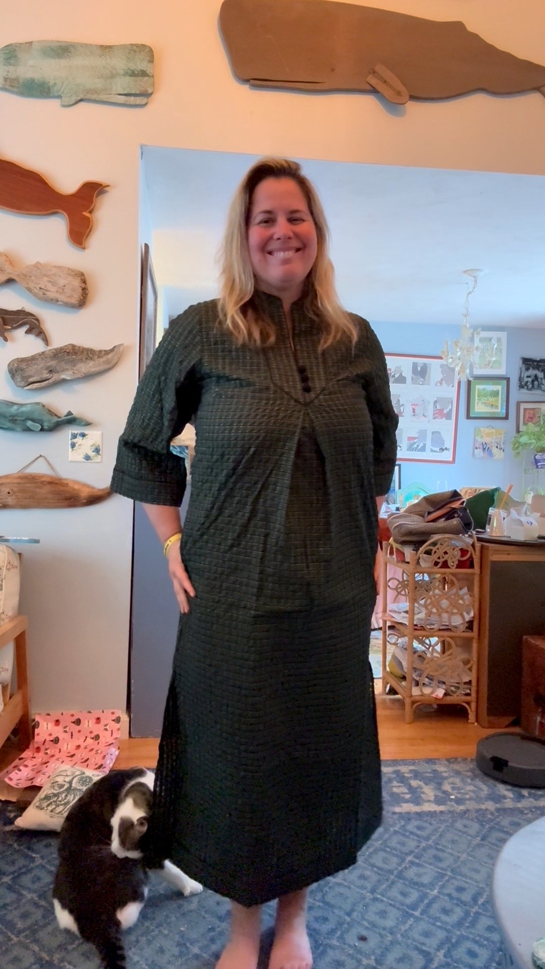 This @tuckernuck dress looks and feels like a caftan, and it’s perfect for the holidays!!

I’m wearing a M.

Grab your size before it’s gone!!