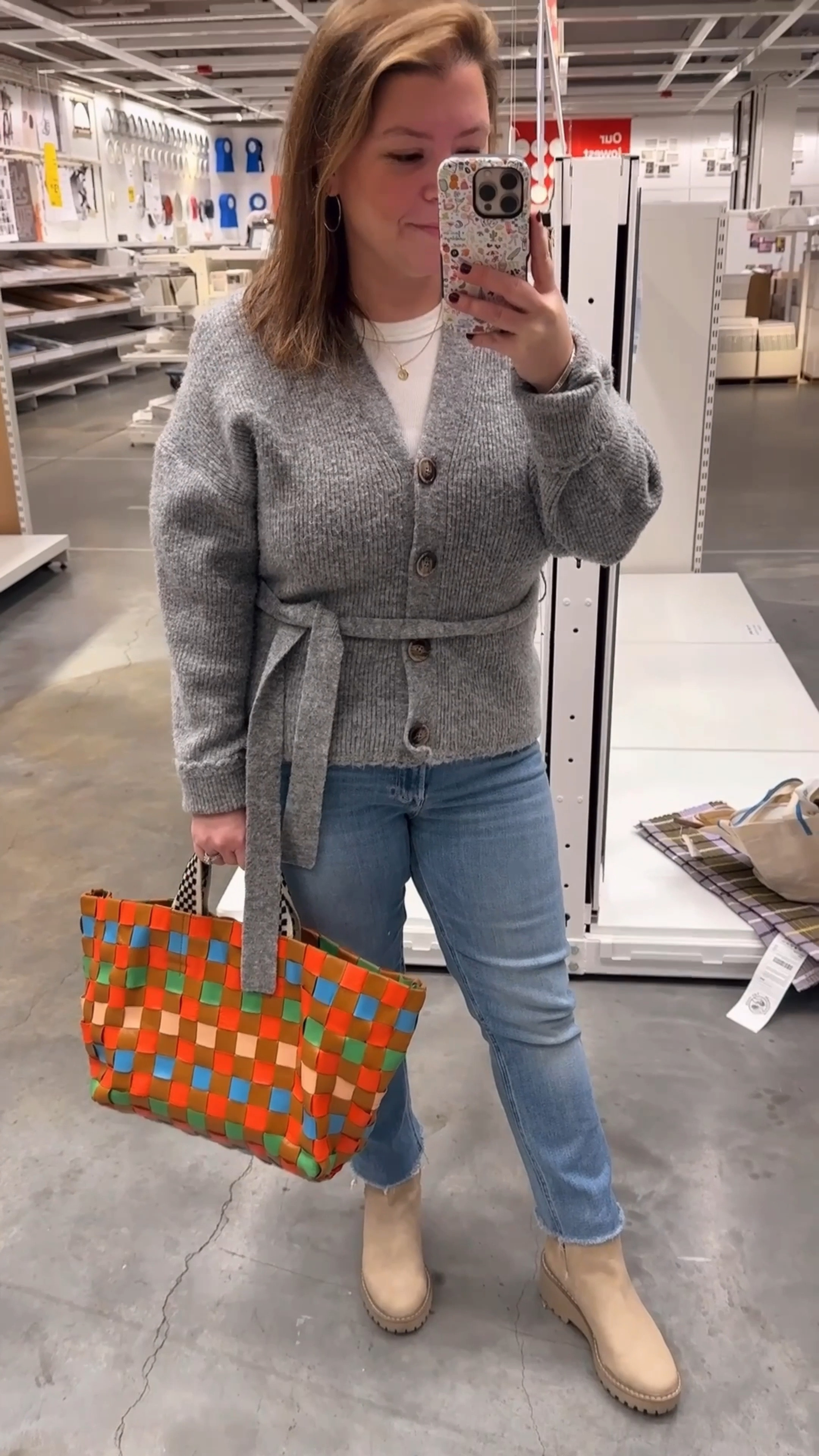 January ootd challenge 
Day 16
A cozy grey wrap sweater and @clarev woven tote - both from @renttherunway paired with my favorite cropped flare jeans, @dolcevita wedge boots and an easy white tank from @target 



#LTKOver40 #LTKMidsize