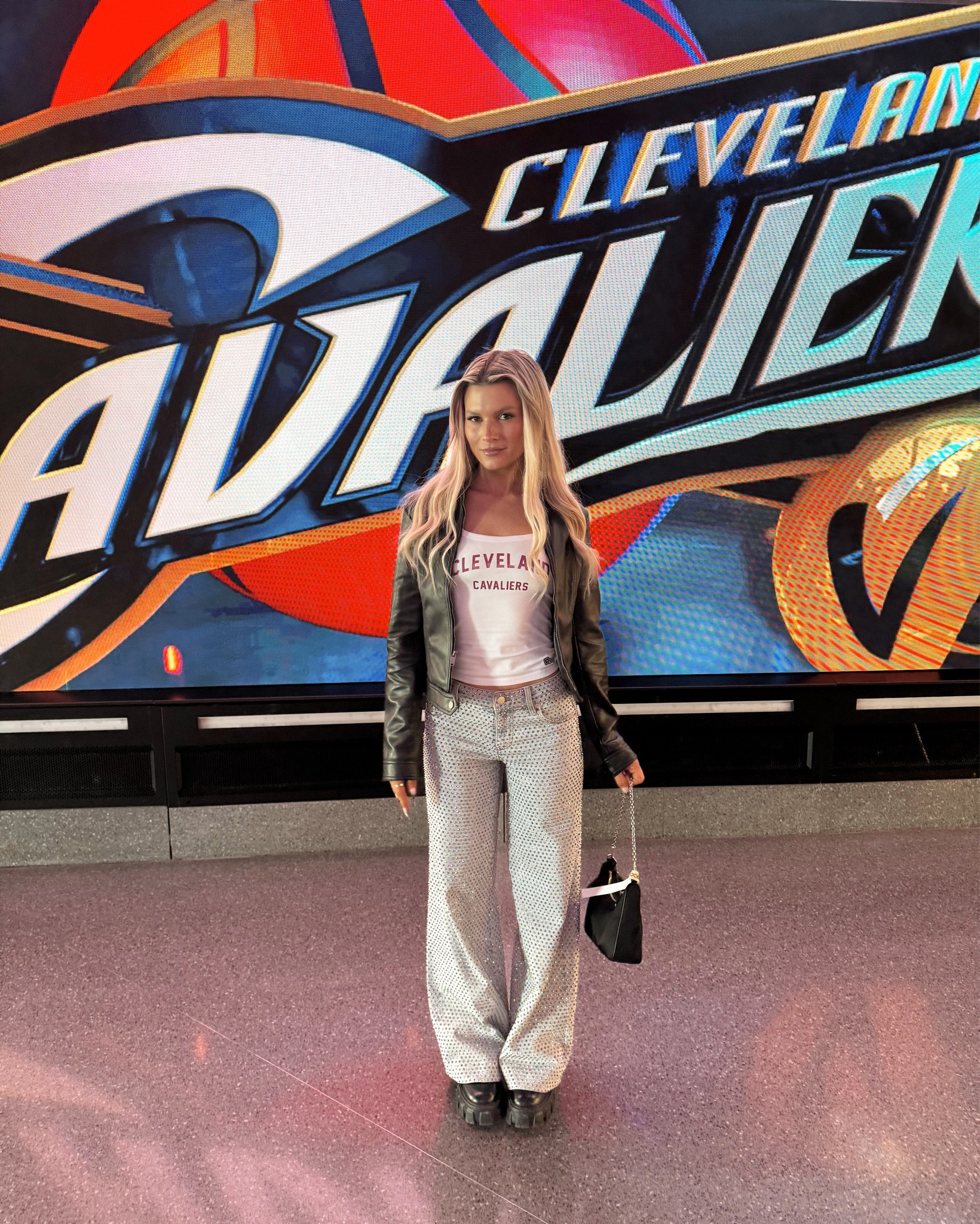 These are the most complimented pants i will ever own 😂💗🏀

#LTKFestival #LTKSpringSale #LTKootd