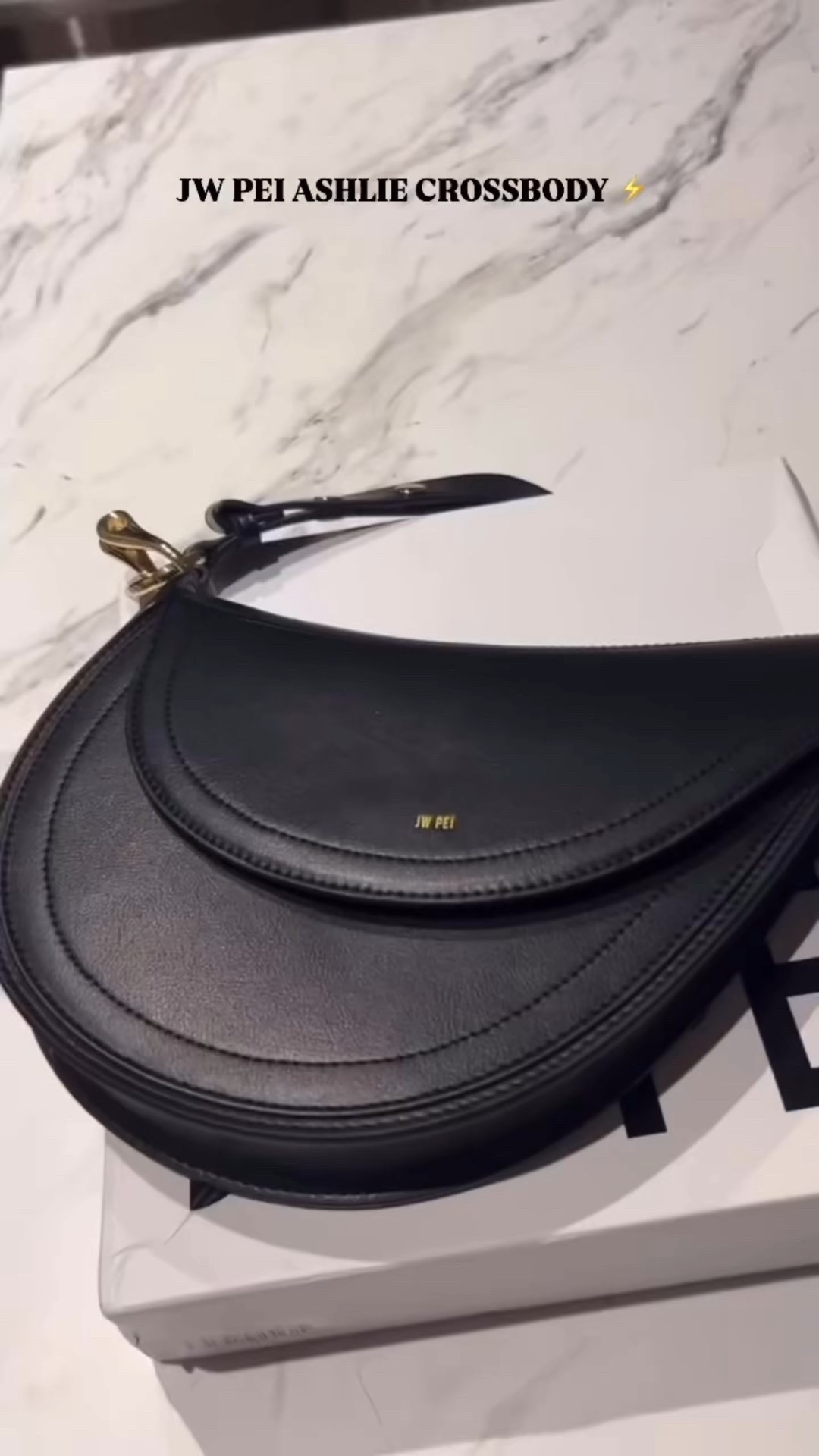 Obsessed with the quality of this bag. Can be worn as a crossbody or shoulder bag 🔥