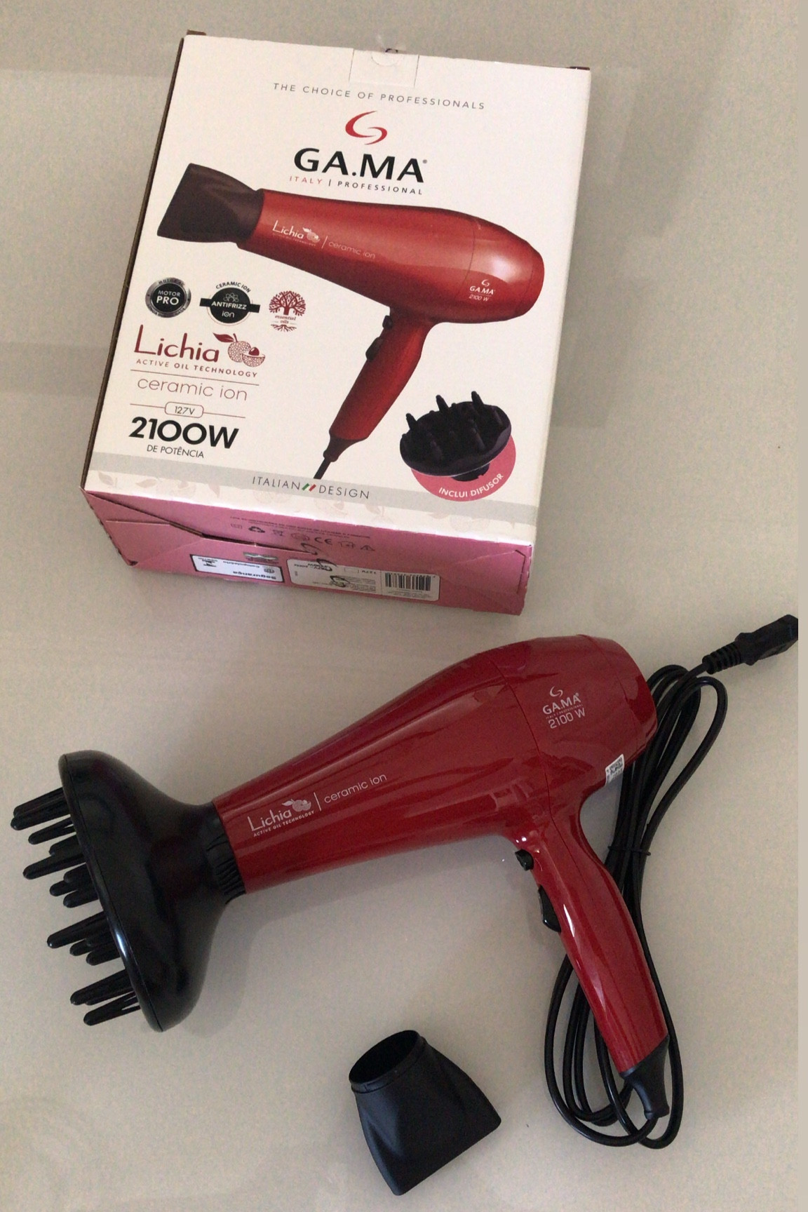 Meu produto preferido para cuidar dos cabelos .

Esse secador é perfeito para você que gosta de lidar ou manter os cachos em dia .

Vem com um bocal mais curto e um difusor para manter os cachos em dia .

#ltkbeleza #secador 

#LTKsalealert #LTKActive #LTKfindsunder50