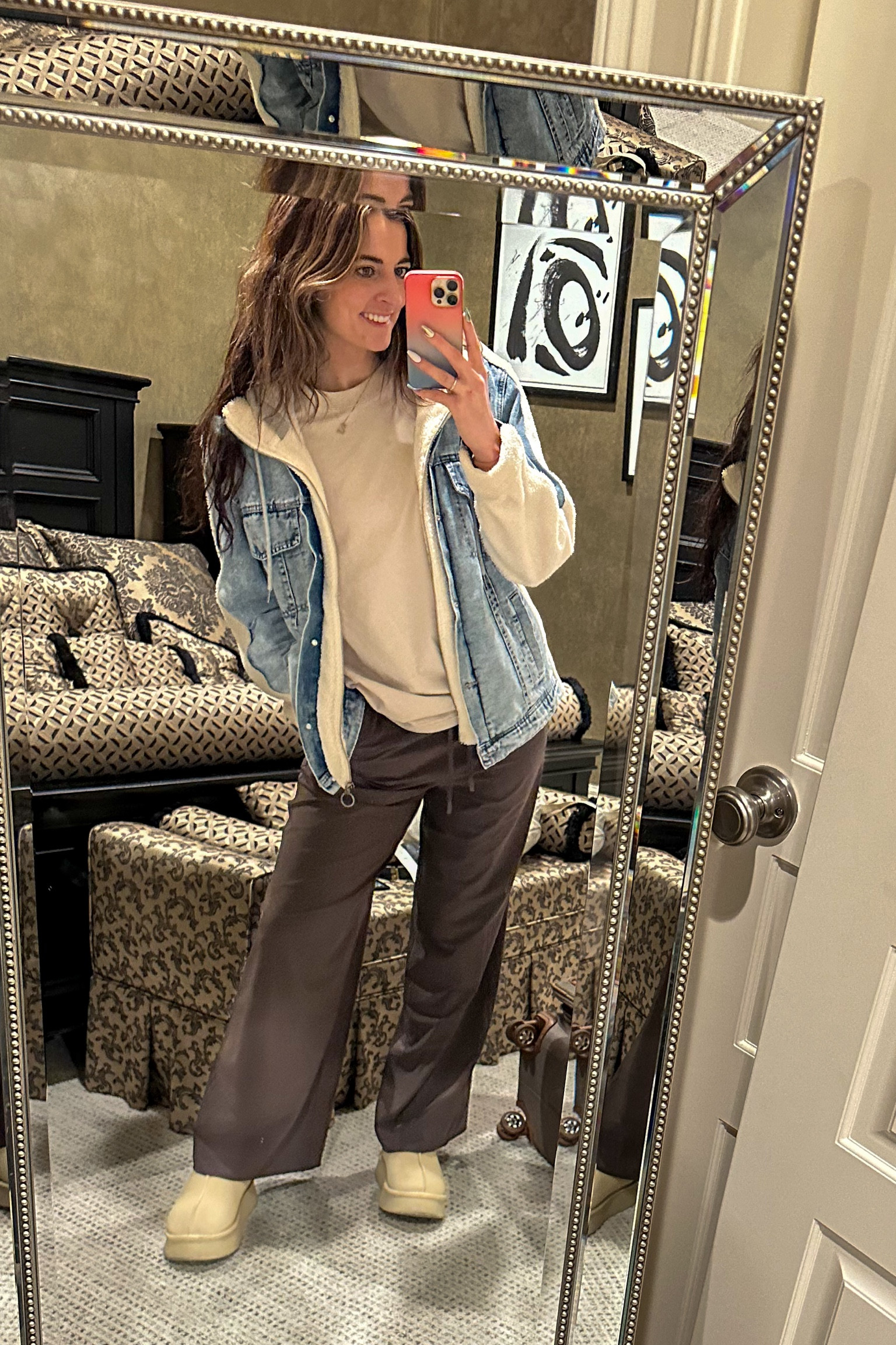 Mirrors to small for the tall girls but this travel fit was 💯💯💯

#travelfit #traveloutfit #travel #travelfashion #comfy #comfyfit #target #targetstyle #targetfashion #amazon #amazonfit #amazonfashion 

#LTKStyleTip #LTKHoliday #LTKFindsUnder50