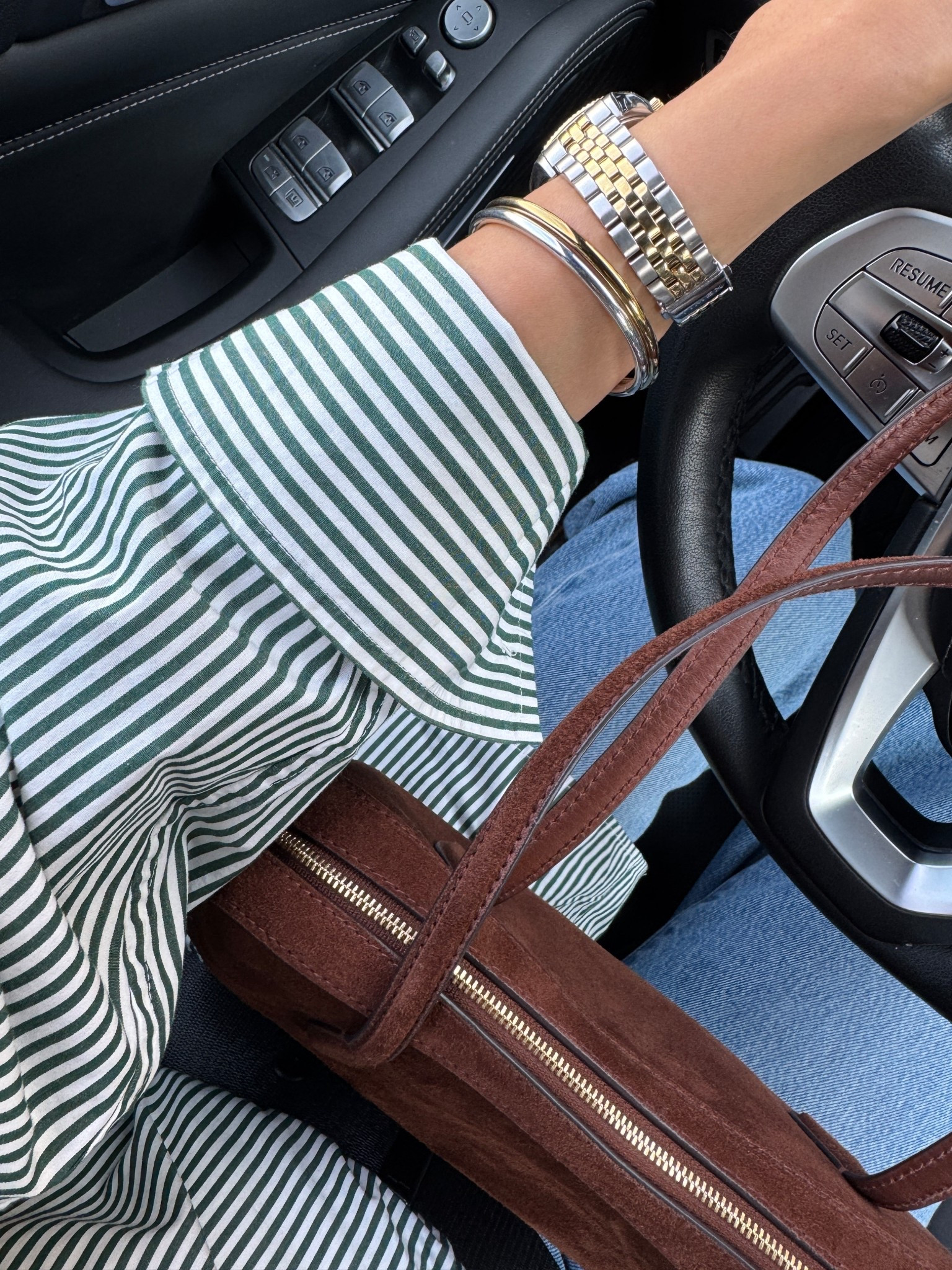 Fall outfit. Button down shirt and jeans. 
Top- oversized style in good cotton material. I stayed true to size for intended oversized fit; size down if unsure. 
Jeans- 90s relaxed straight leg. I size up. 
Suede handbag. Suede bag. 


#LTKFindsUnder100 #LTKStyleTip #LTKOver40