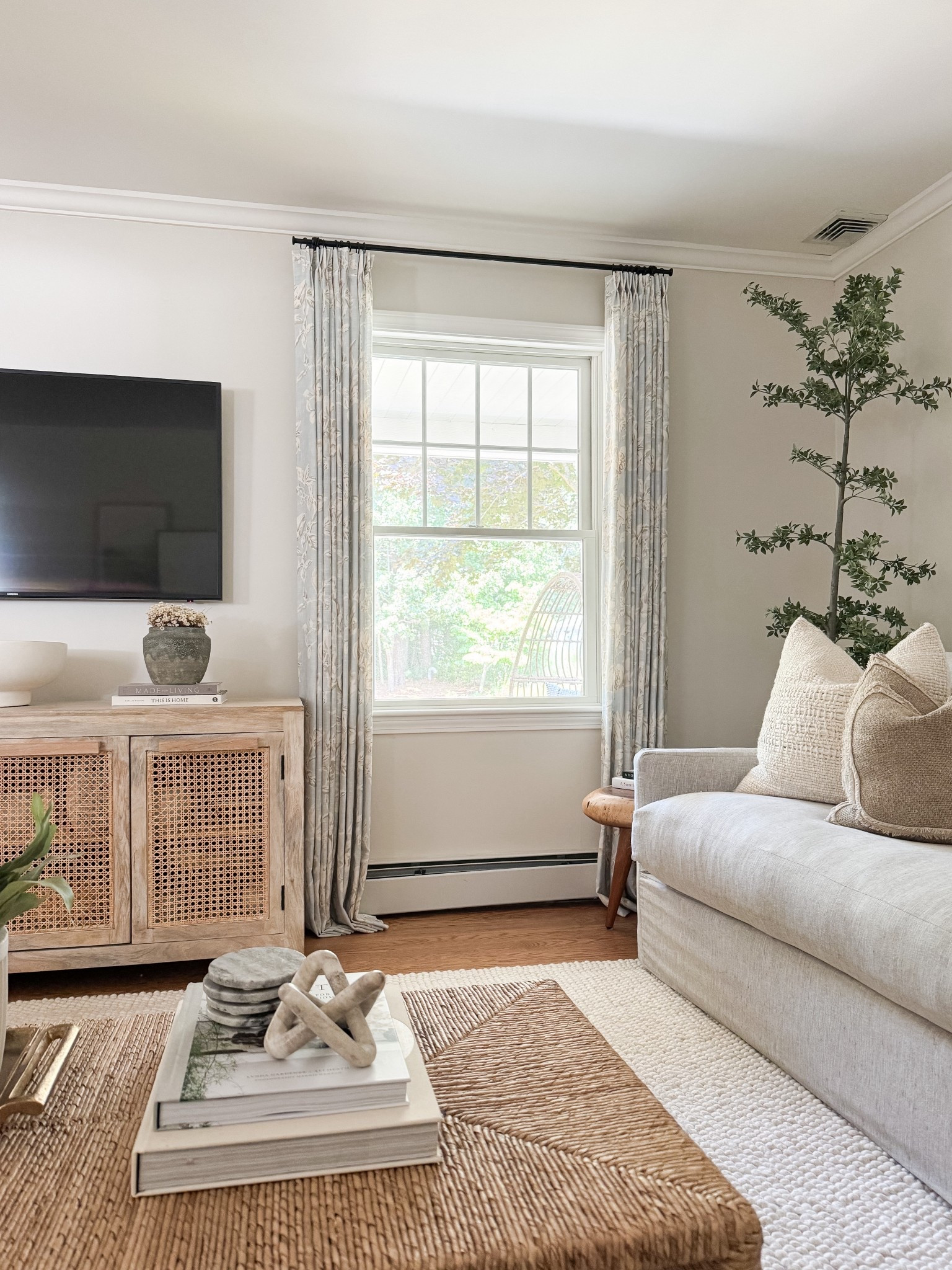 Coastal Living room 

Amazon jute rug  Amazon curtains coastal home  home decor  coastal home finds  gallery wall  living room  living room Inspo  sherricalnanhome 

#LTKStyleTip #LTKHome