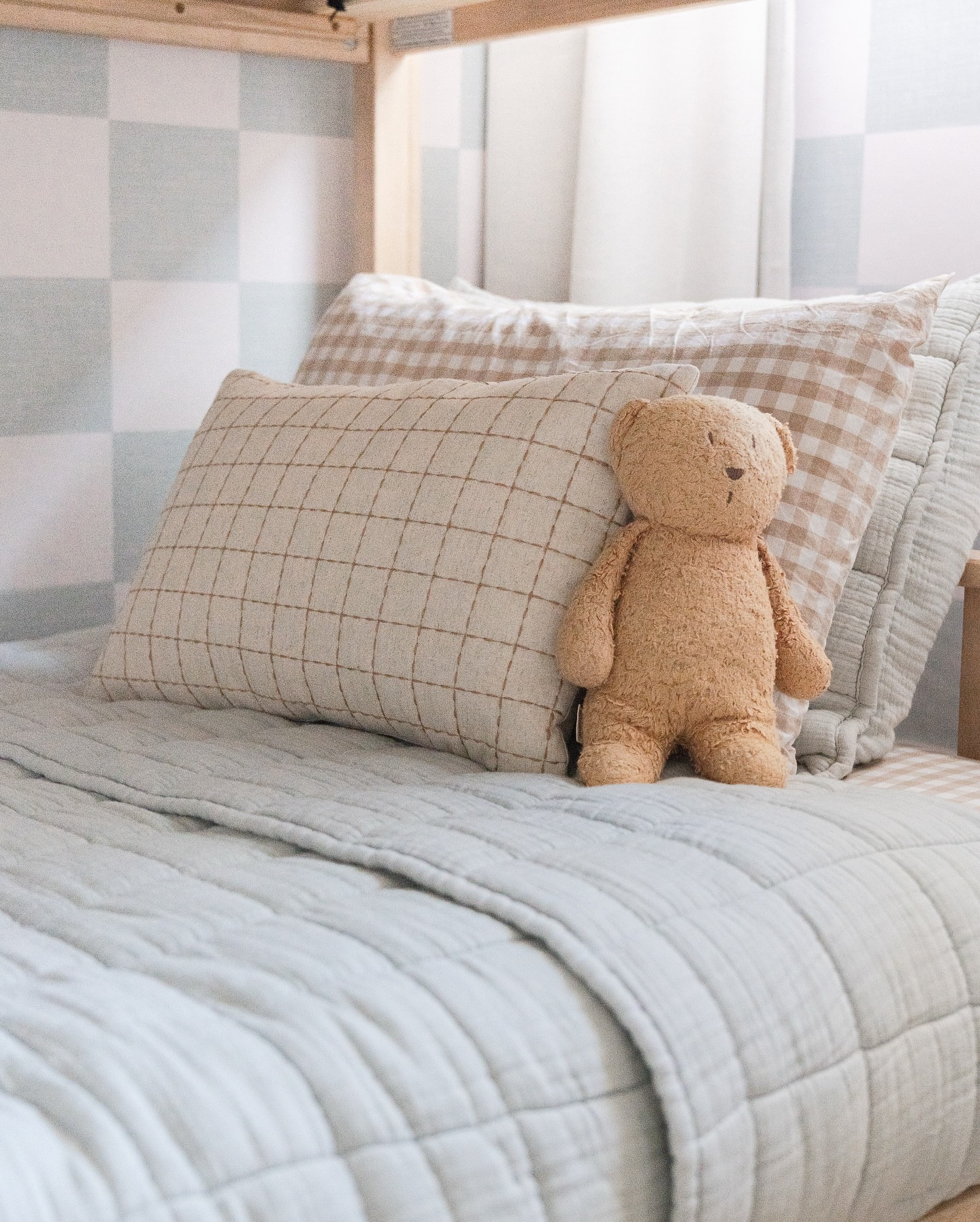 So happy to be part of the Magnolia Joanna Gaines x Loloi launch!

We are featuring the Waylon Rug in natural/rust WAY-02 which is a thick wool rug & these gorgeous Hattie throw pillows PMH-0075 in natural that just blend right in with our sons room design. 

@magnolia @joannagaines @loloirugs #joannagainesxloloi



#LTKKids #LTKSaleAlert #LTKHome