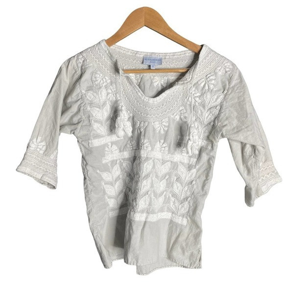 MI Golondrina Floral Embroidered Top Stretch Gray White Size XS | Poshmark
